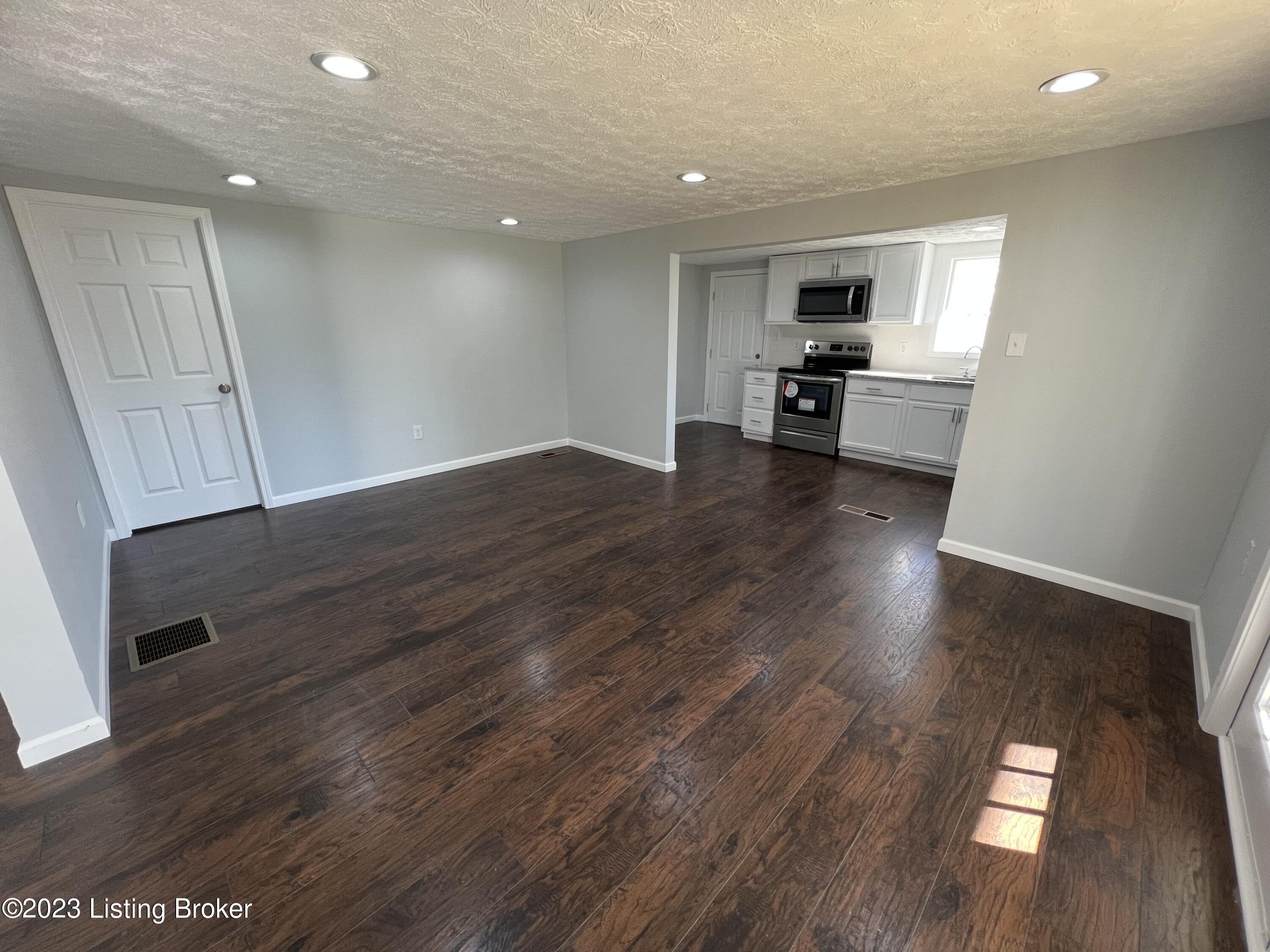 6905 Memory Ln