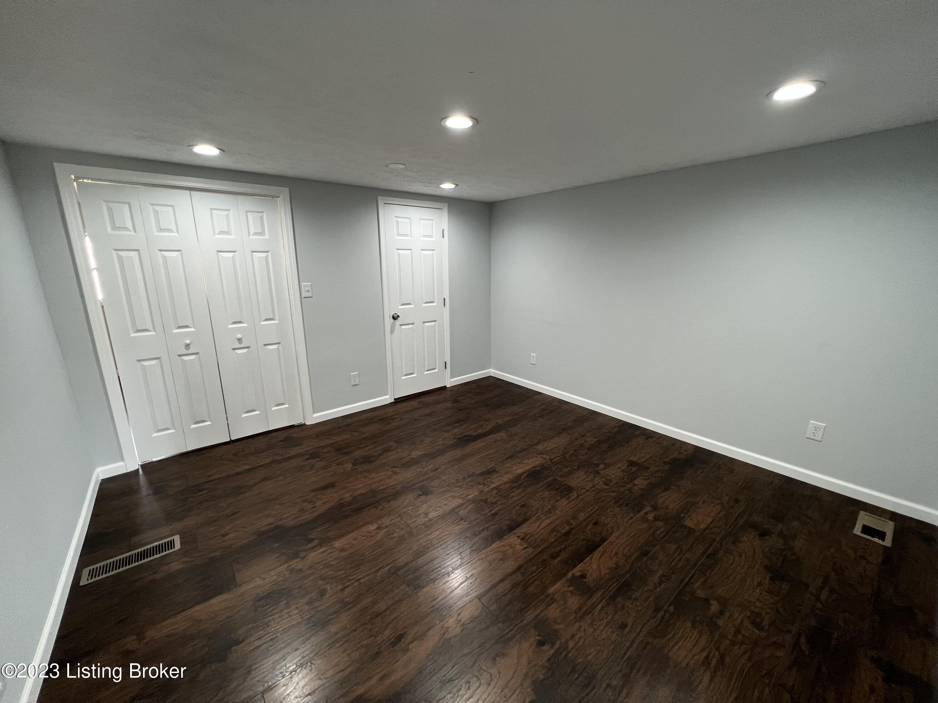 6905 Memory Ln