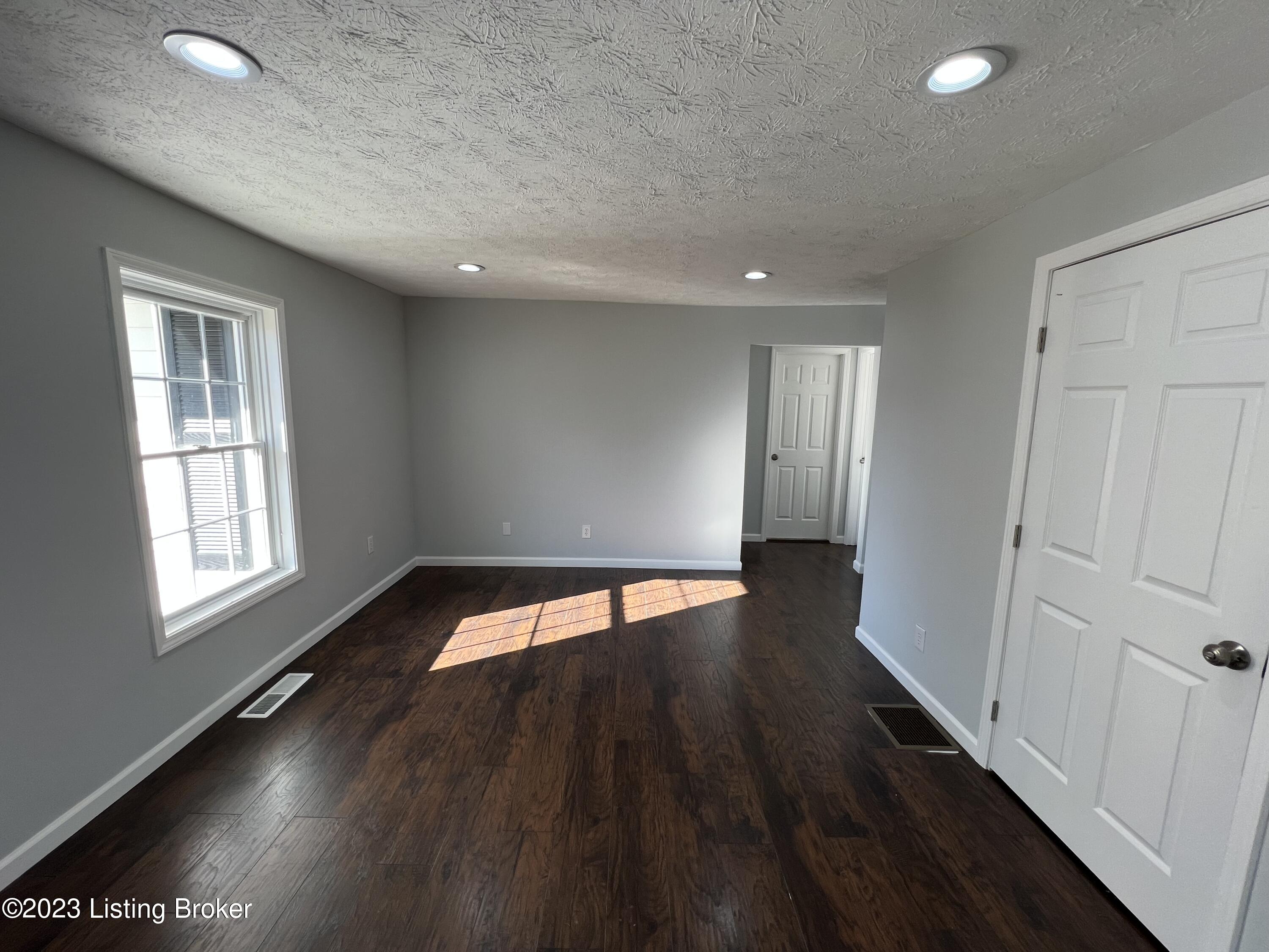6905 Memory Ln
