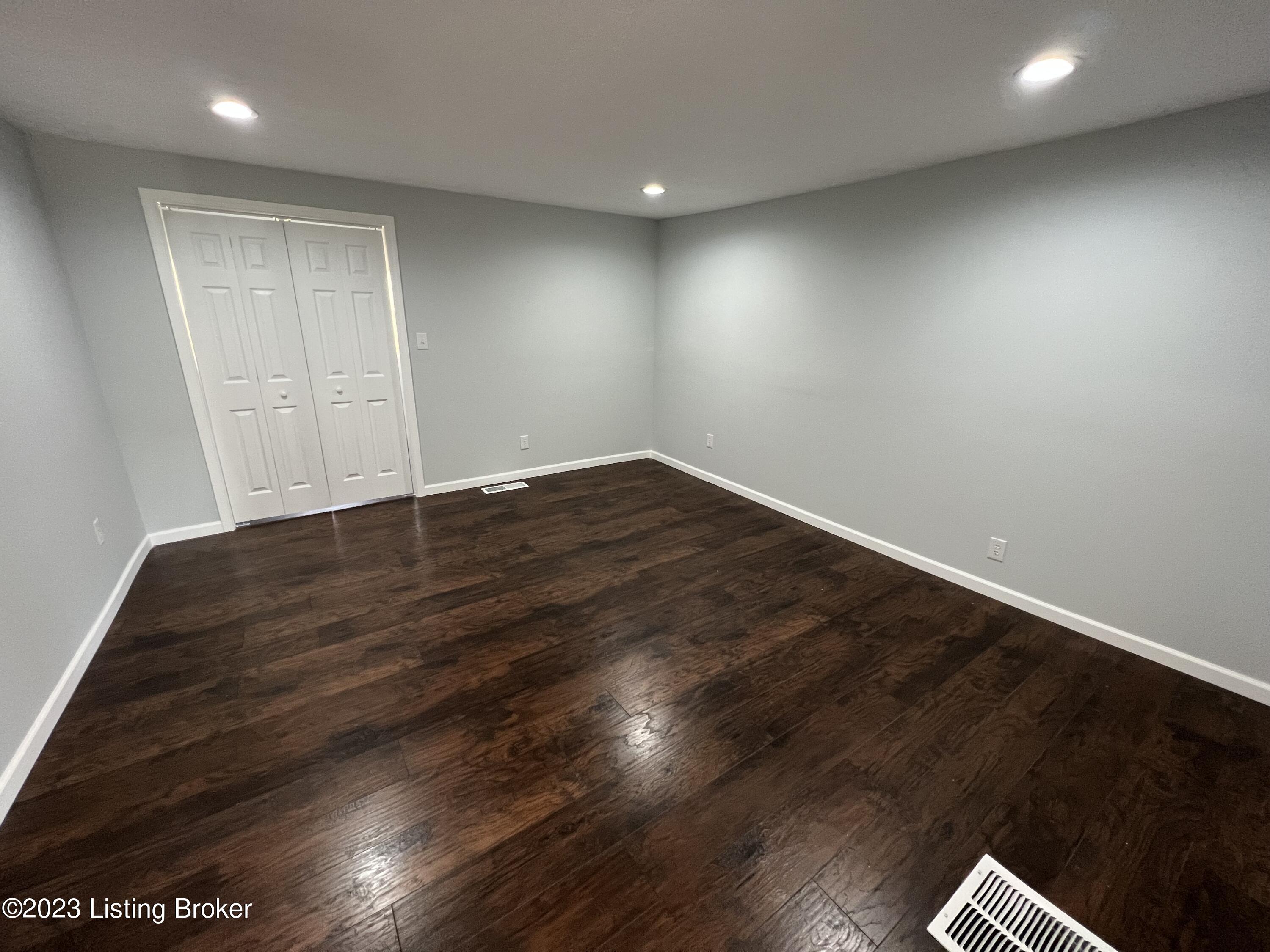 6905 Memory Ln
