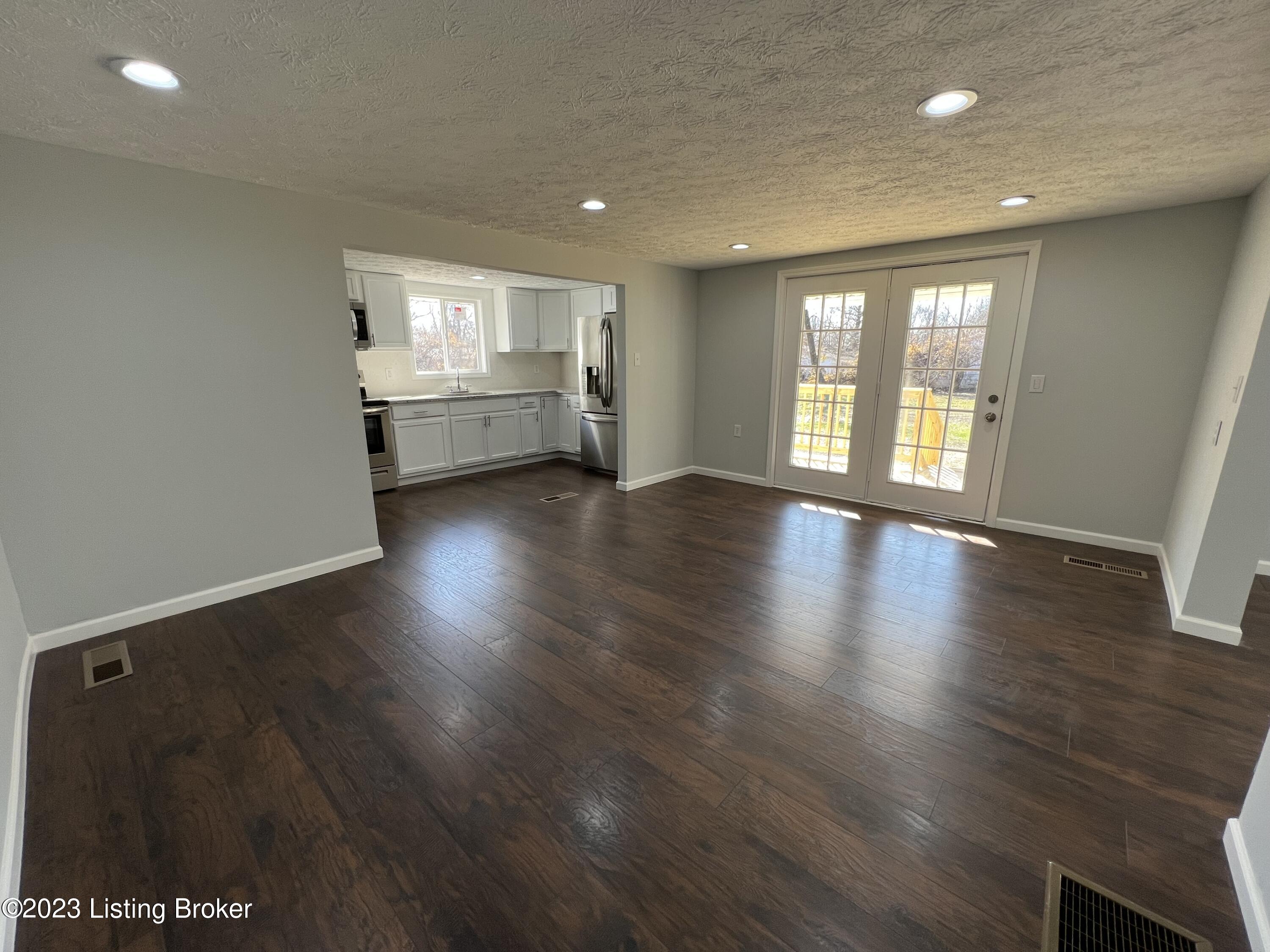 6905 Memory Ln