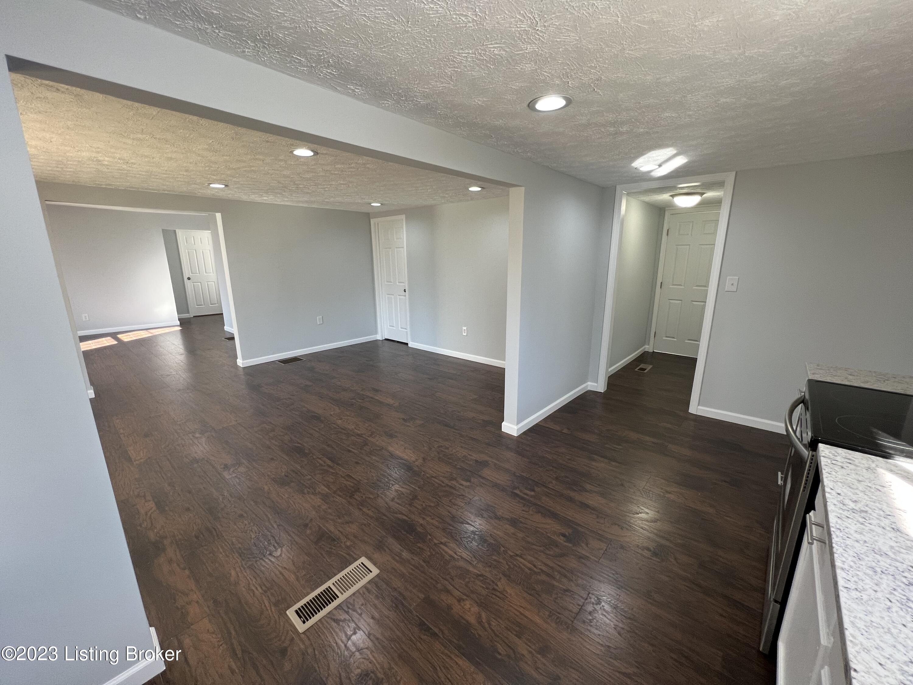 6905 Memory Ln