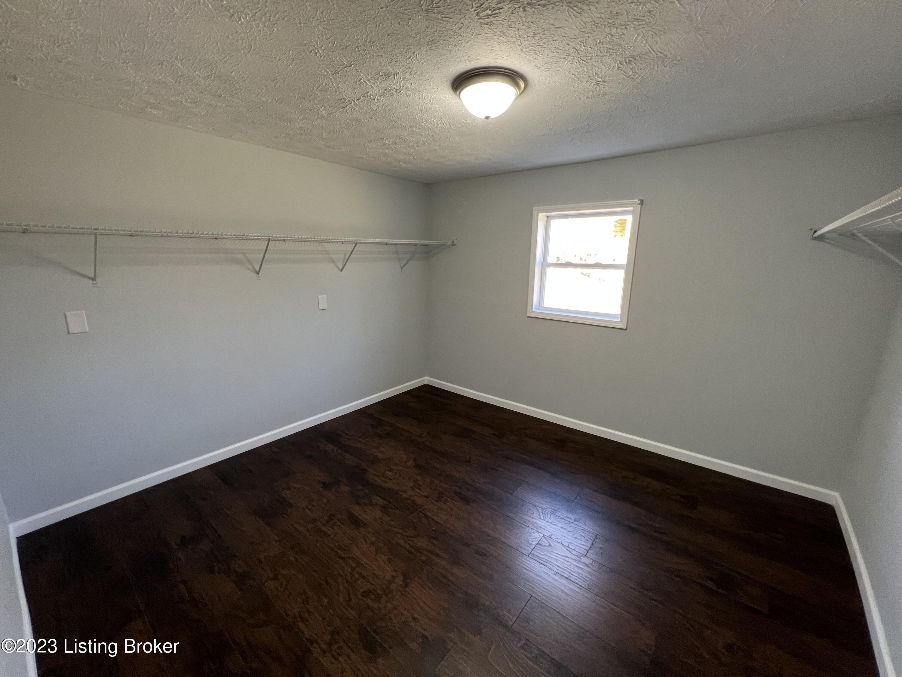 6905 Memory Ln