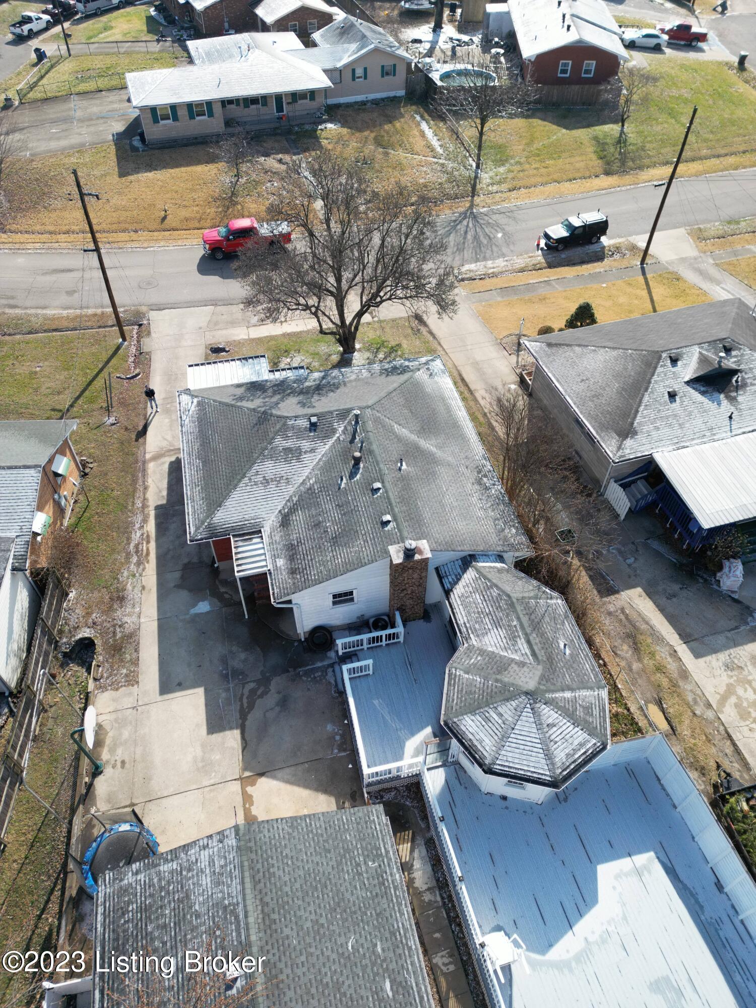 3611 Twin Oak Ln