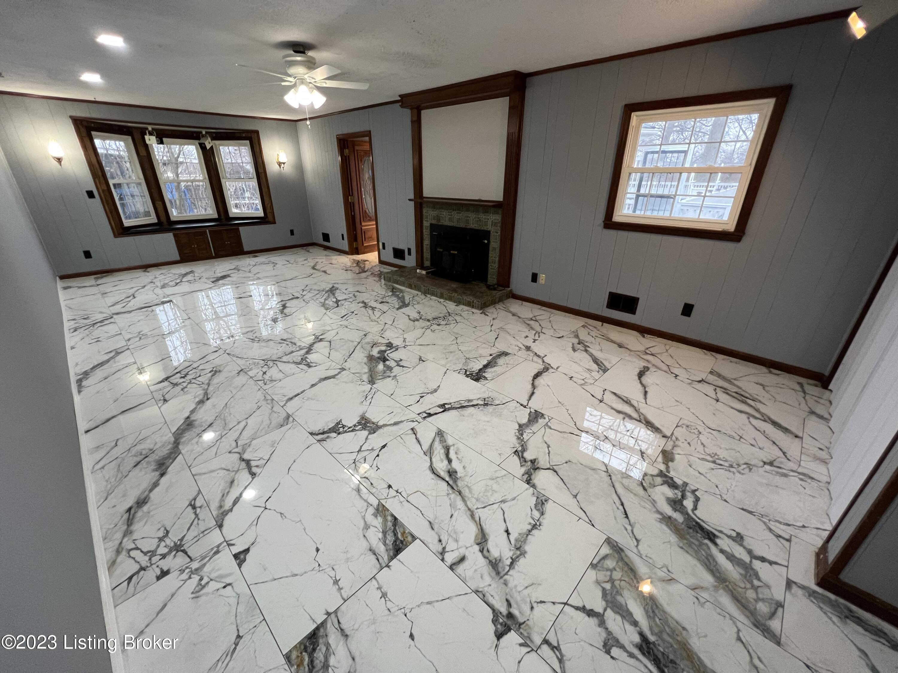 3611 Twin Oak Ln