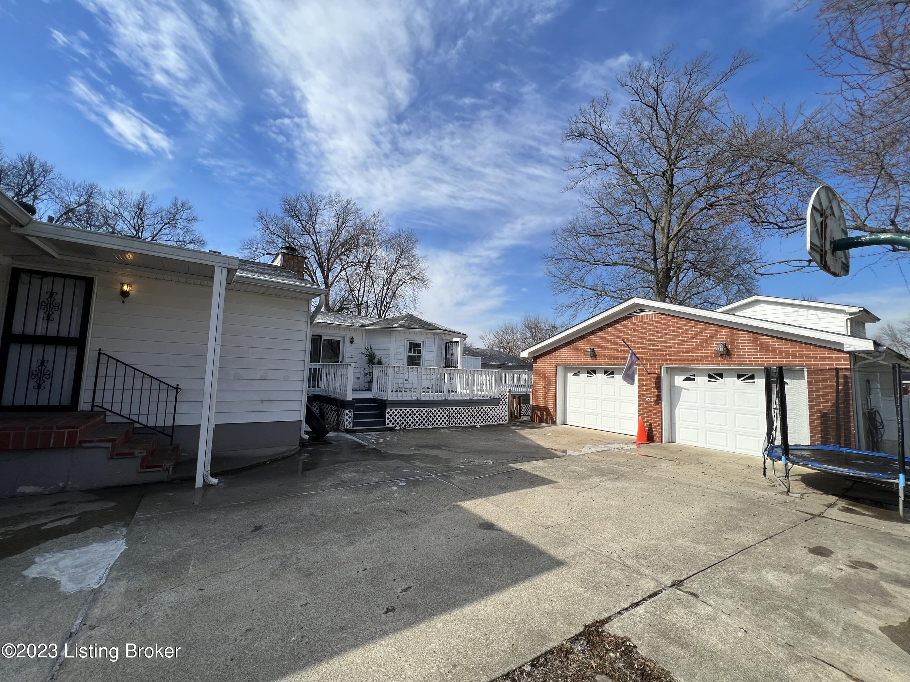 3611 Twin Oak Ln