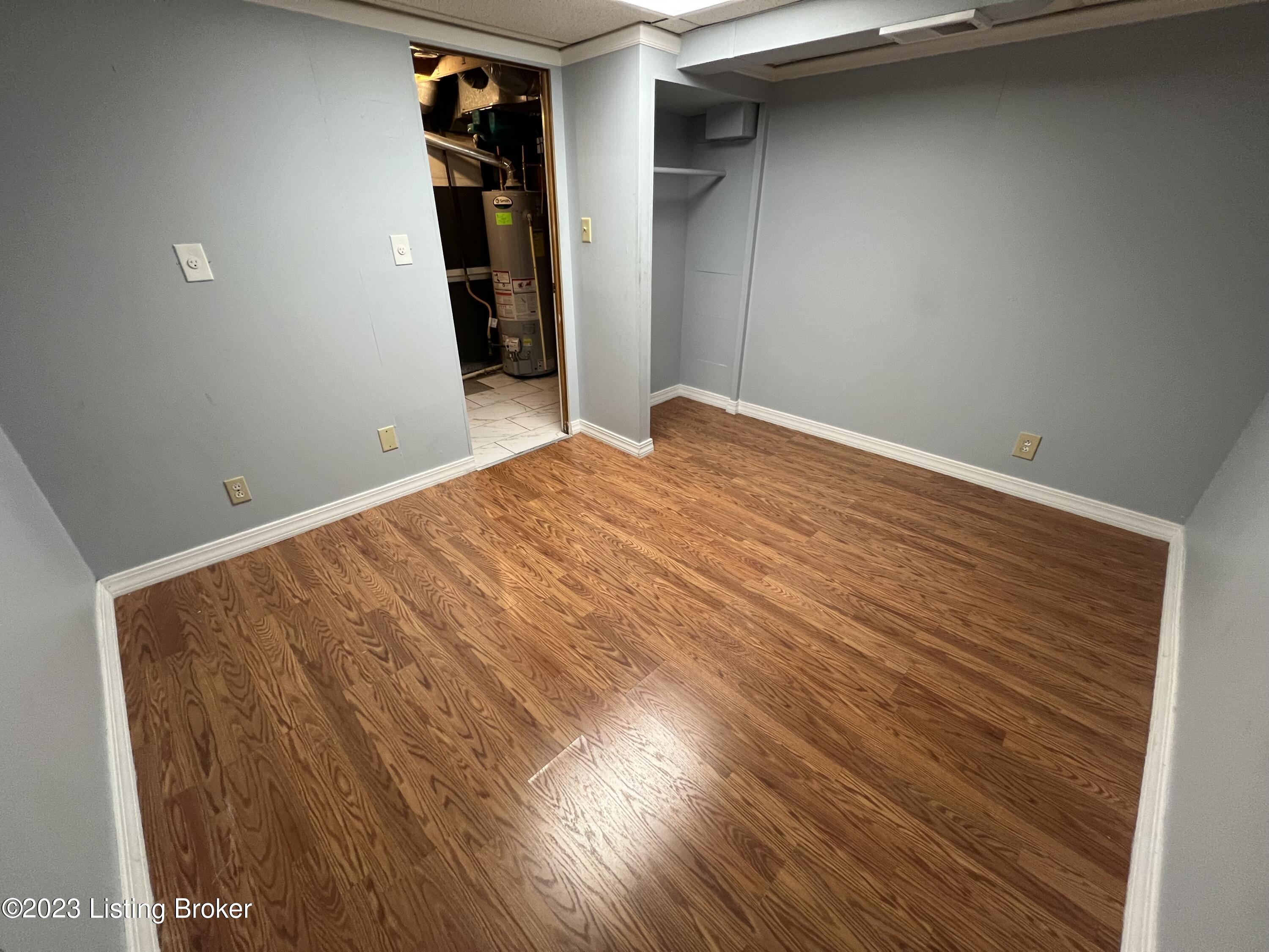 3611 Twin Oak Ln
