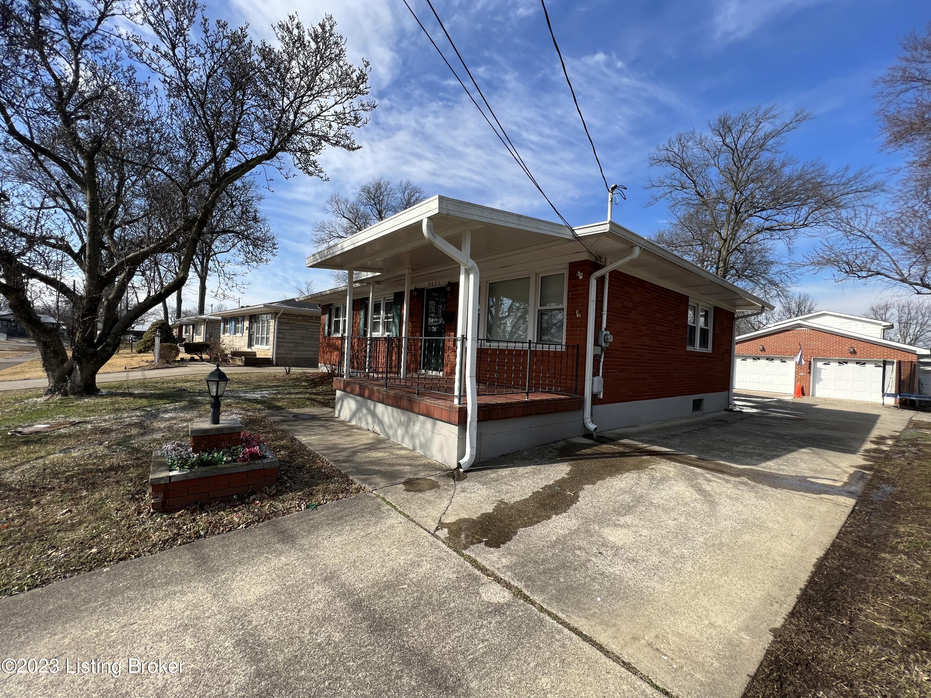 3611 Twin Oak Ln