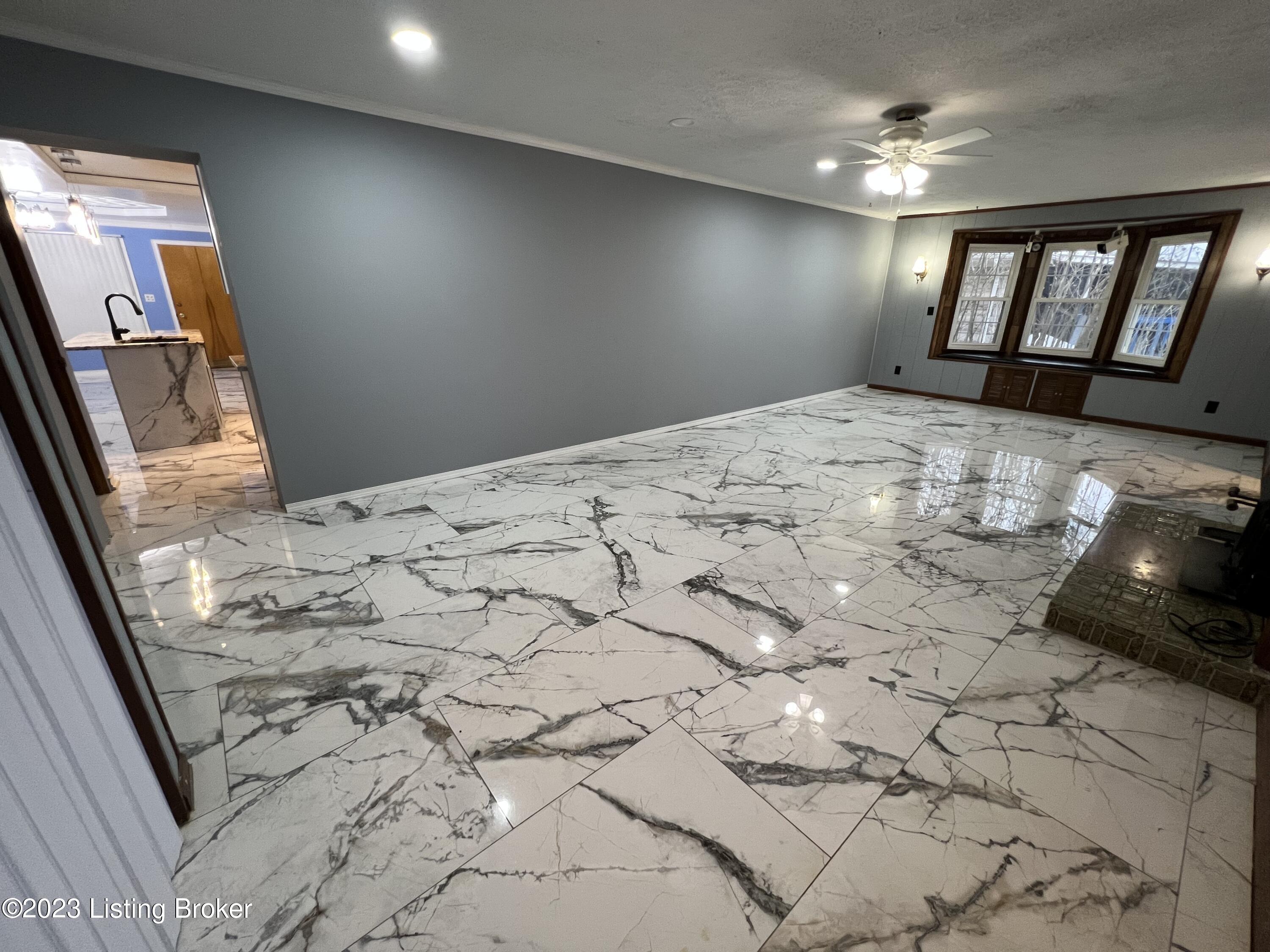 3611 Twin Oak Ln