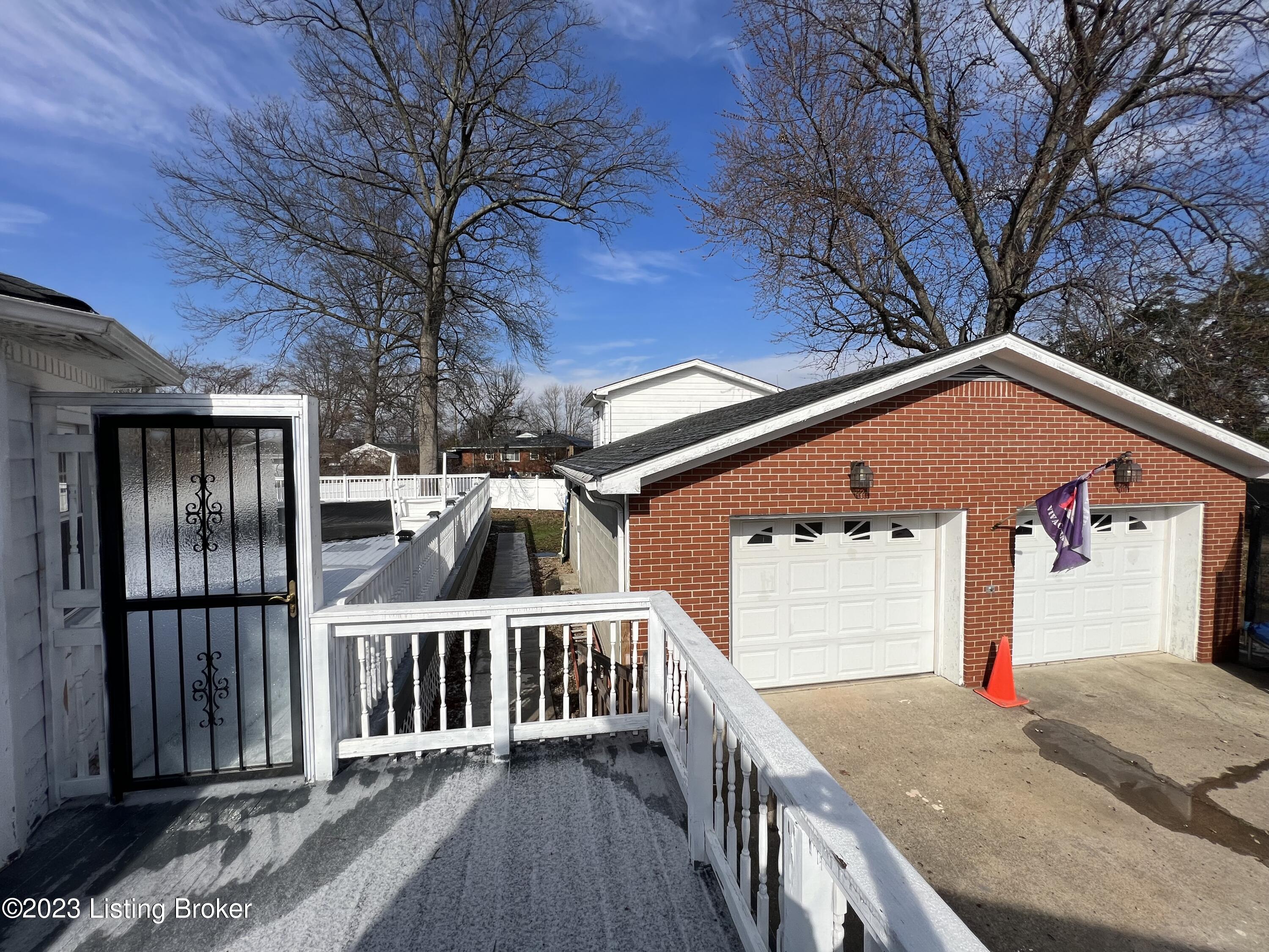 3611 Twin Oak Ln