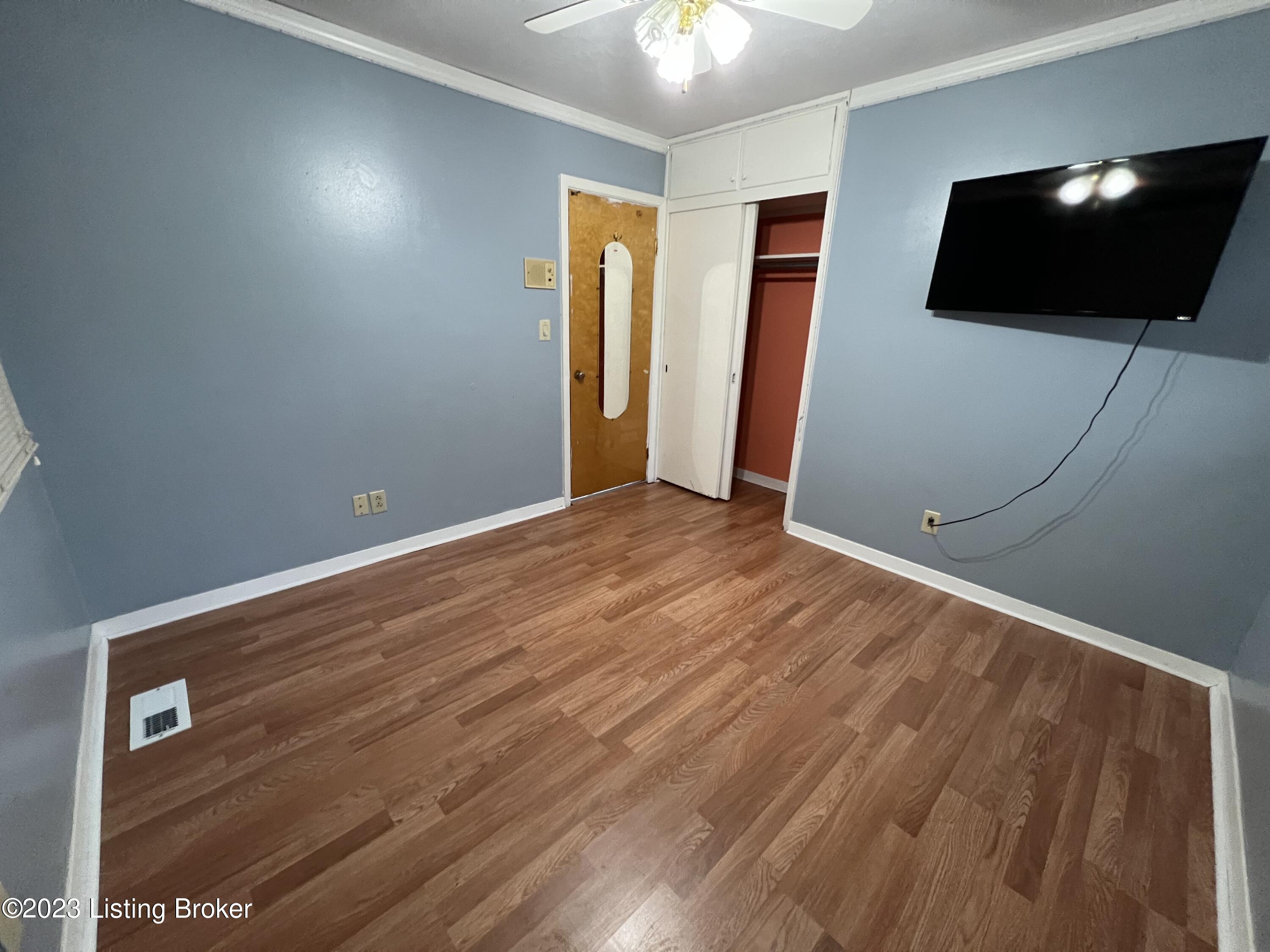 3611 Twin Oak Ln