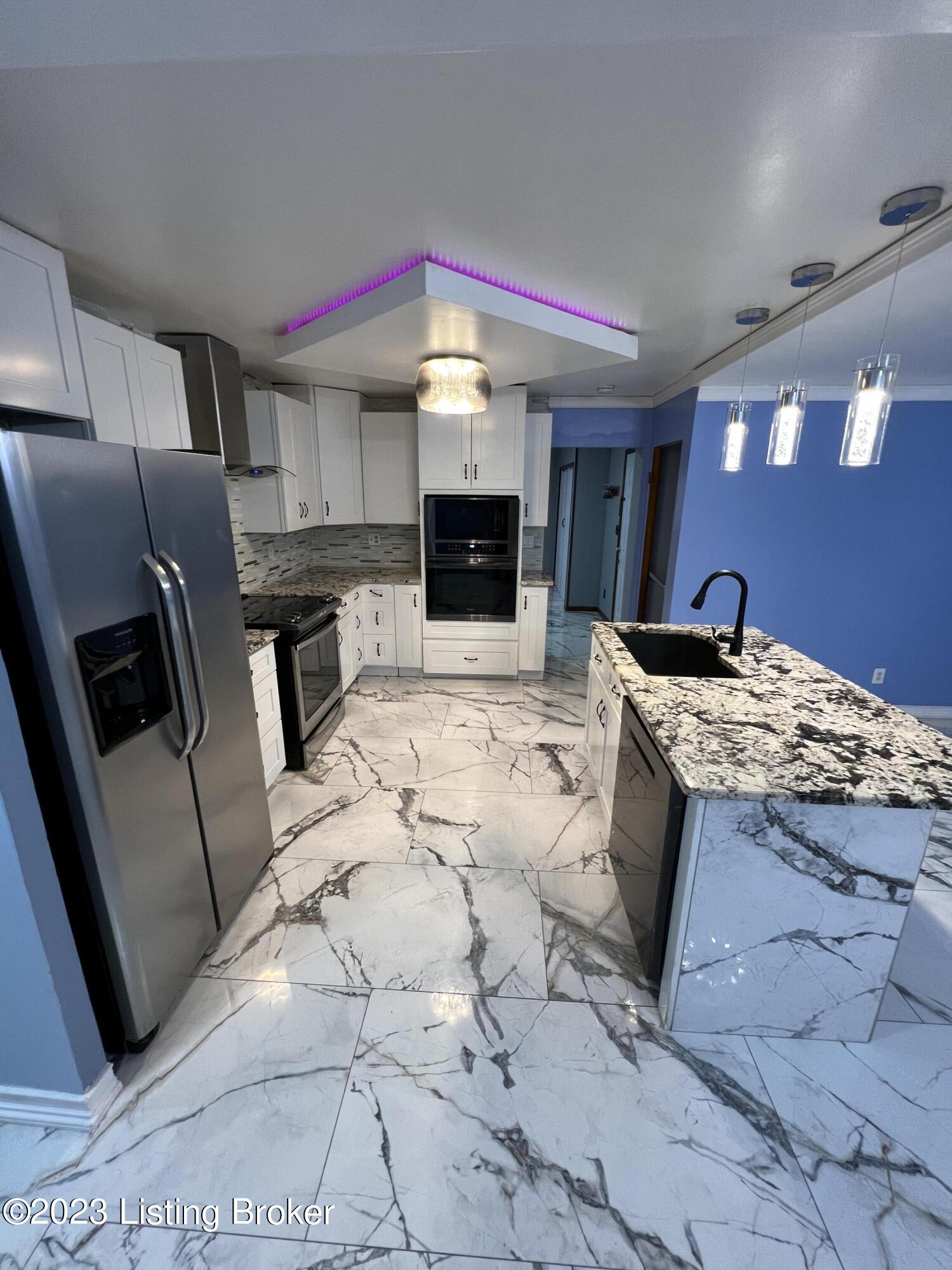 3611 Twin Oak Ln