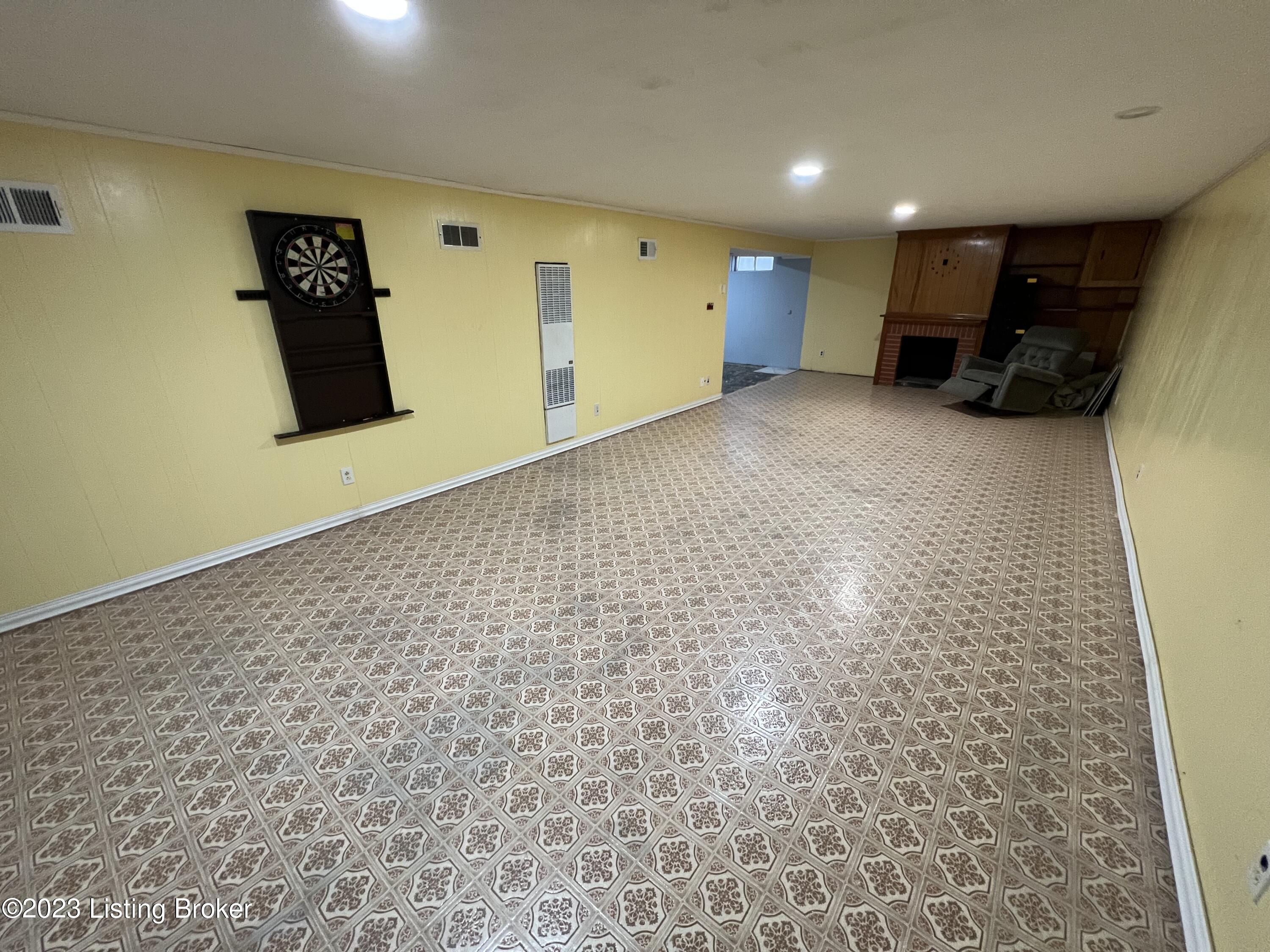 3611 Twin Oak Ln