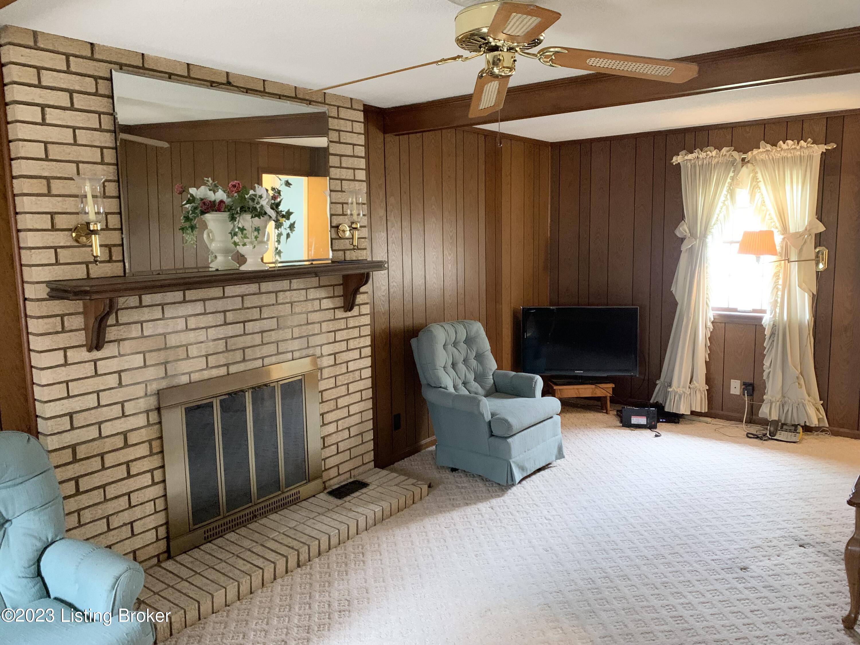 4403 Hobart Ct