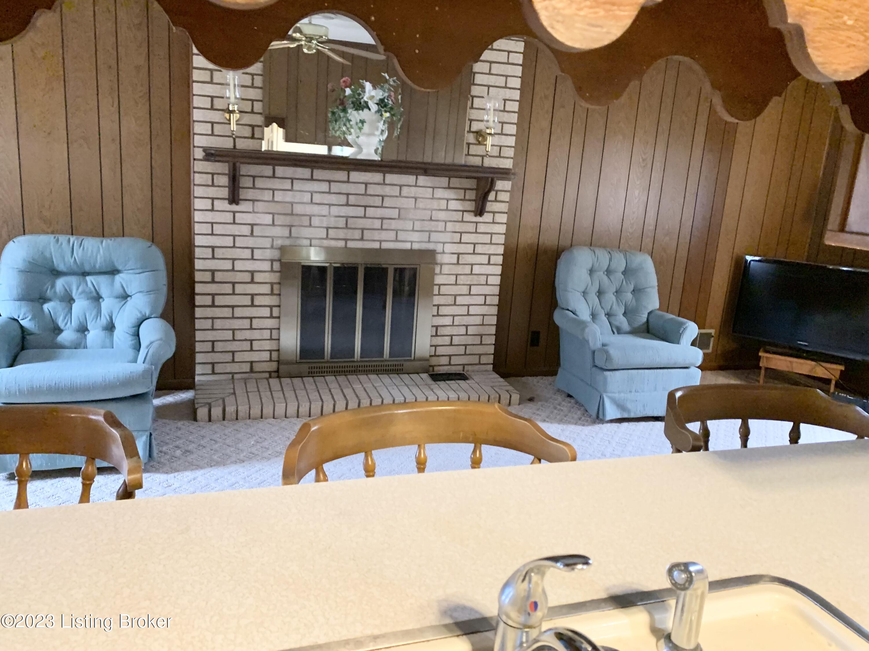 4403 Hobart Ct