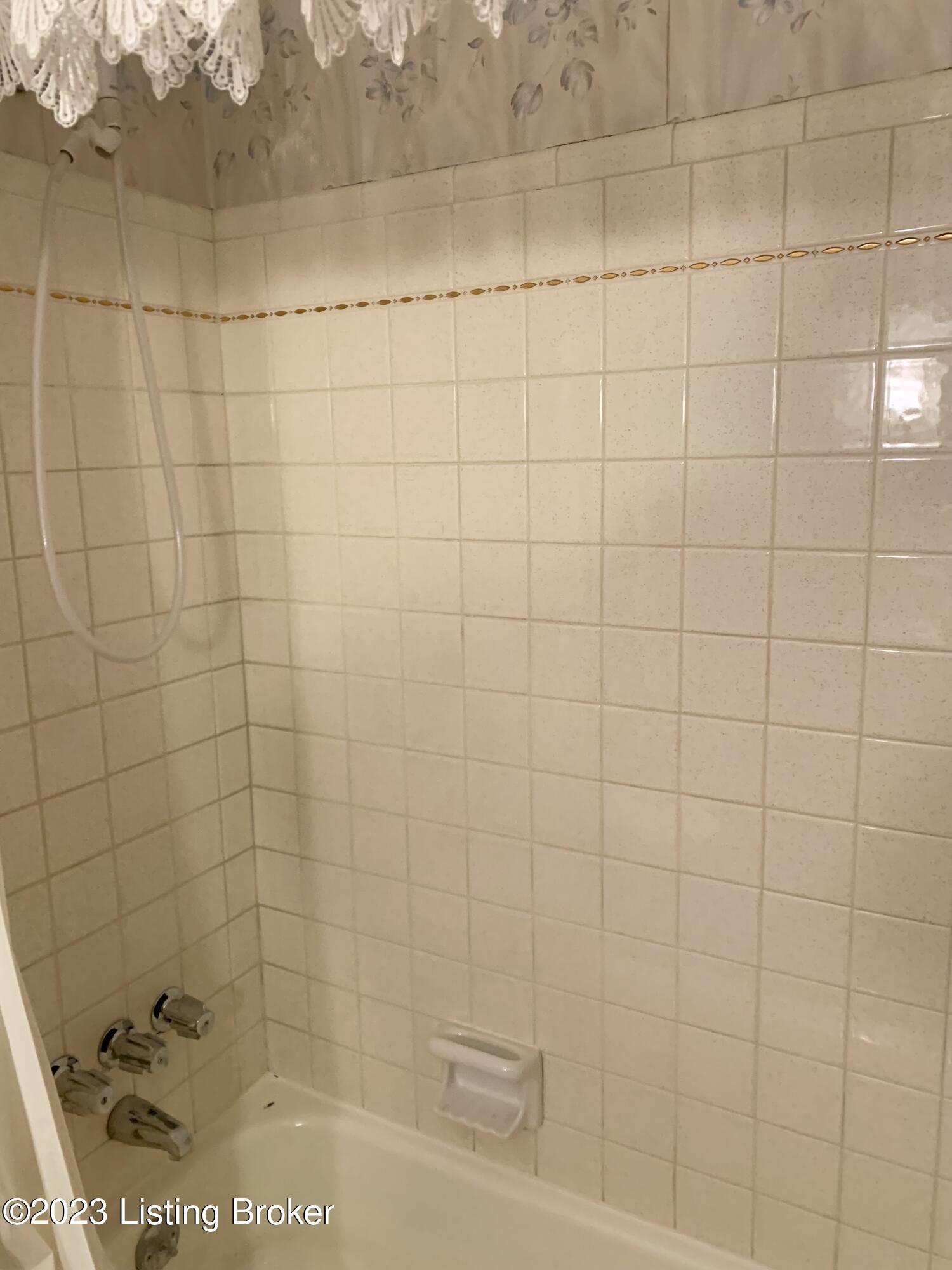 4403 Hobart Ct