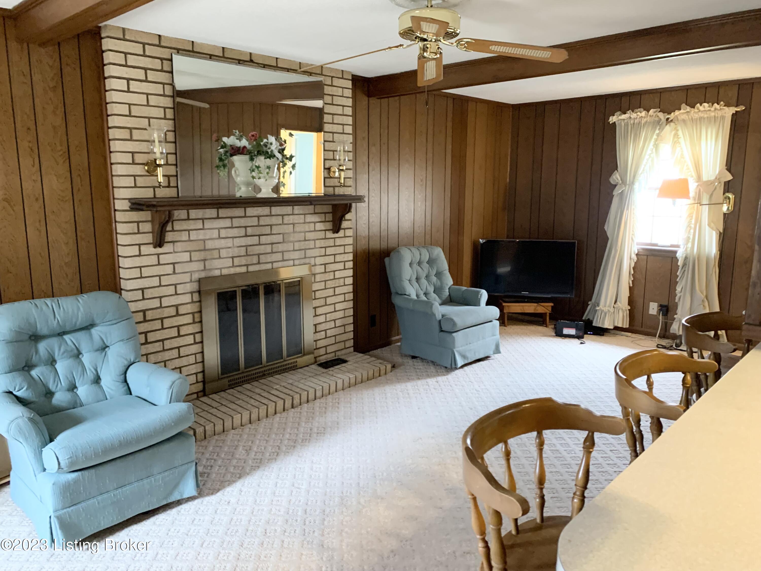 4403 Hobart Ct