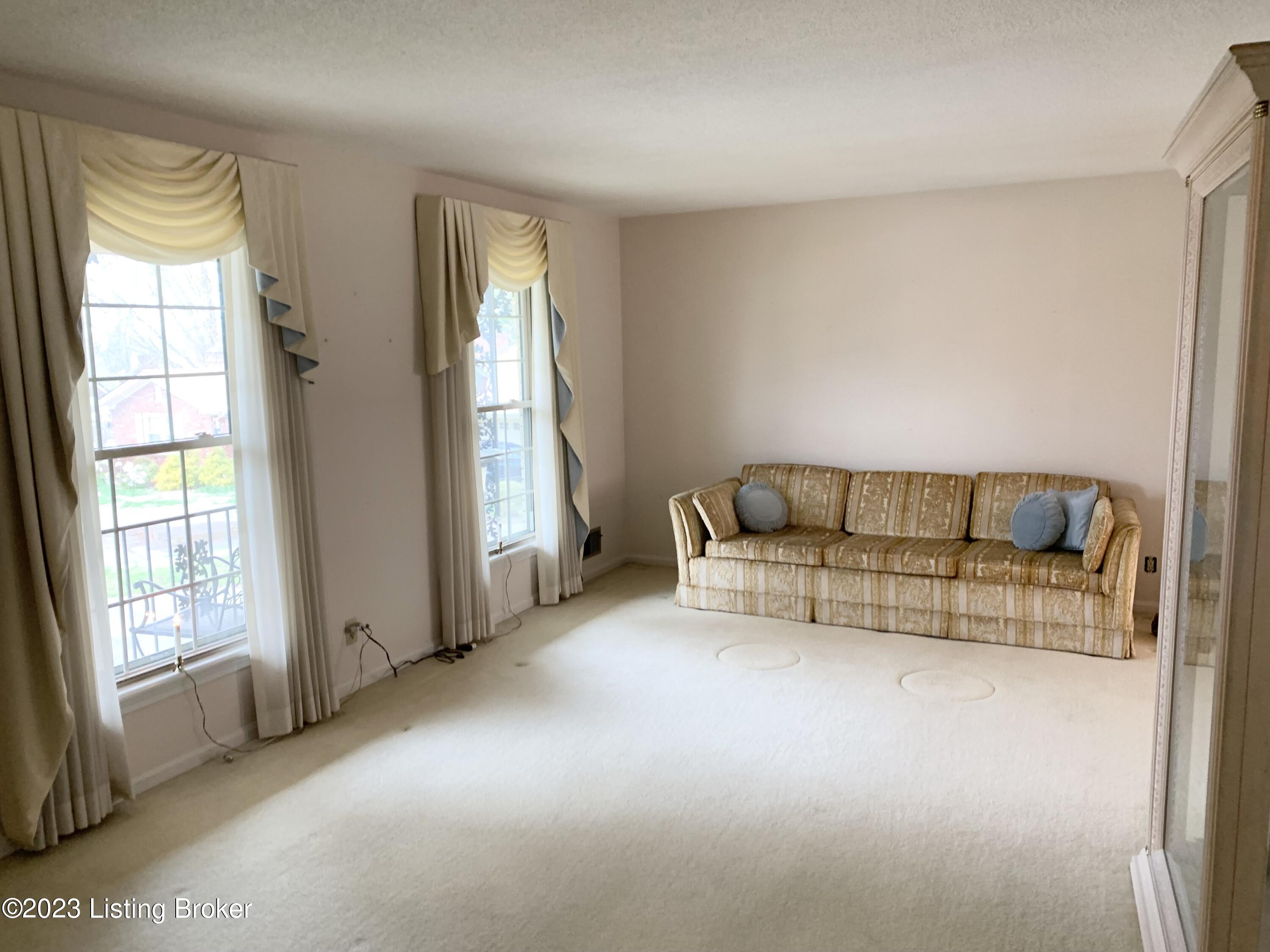 4403 Hobart Ct