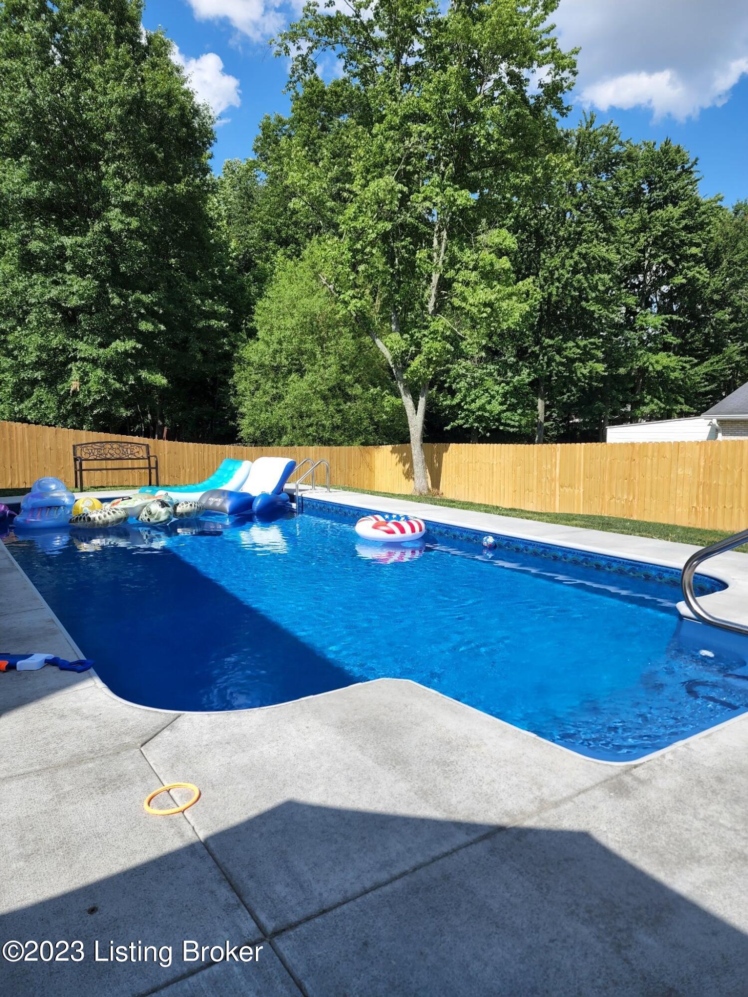 1415 Parkridge Pkwy