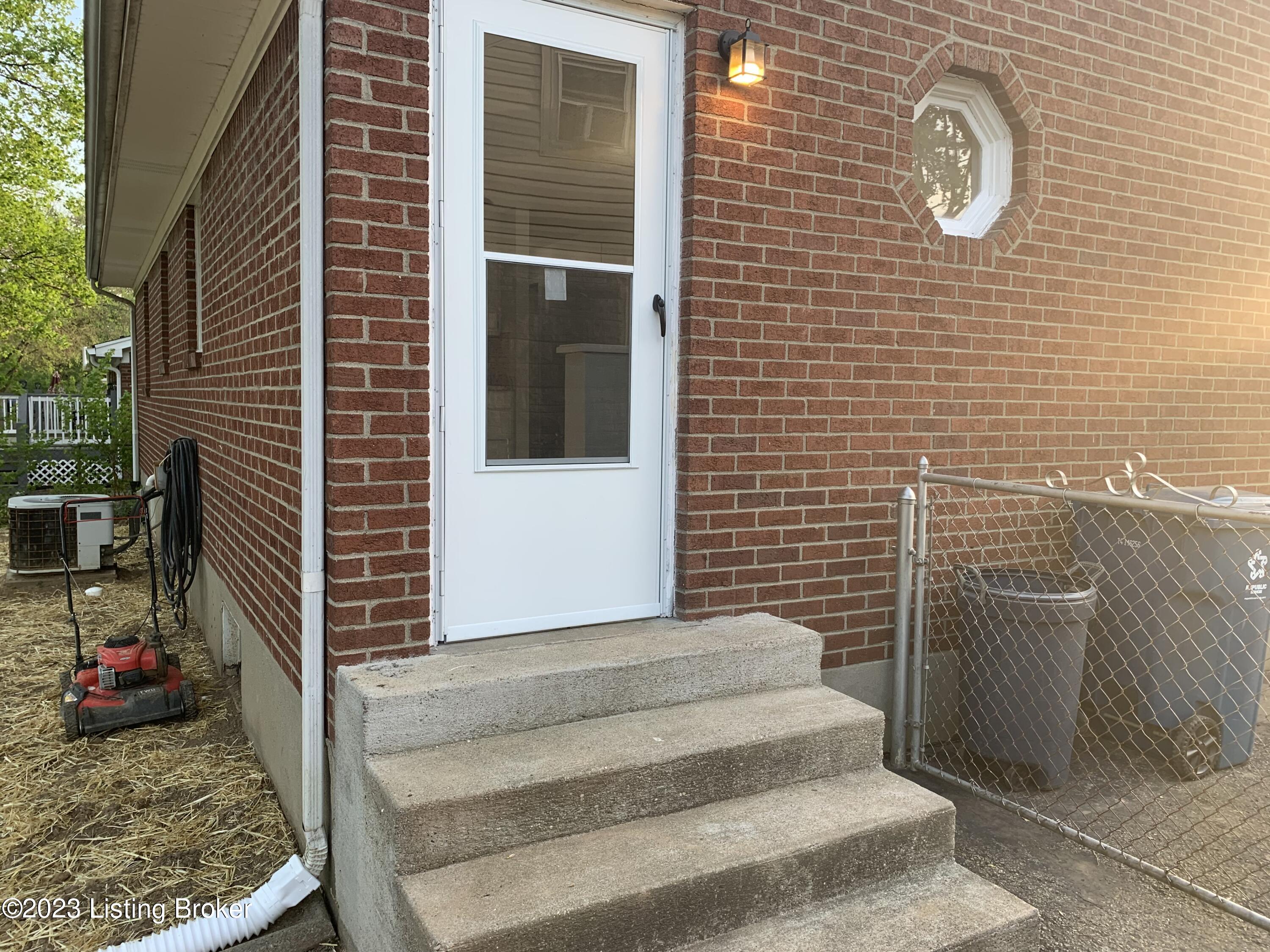 9713 Polaris Dr