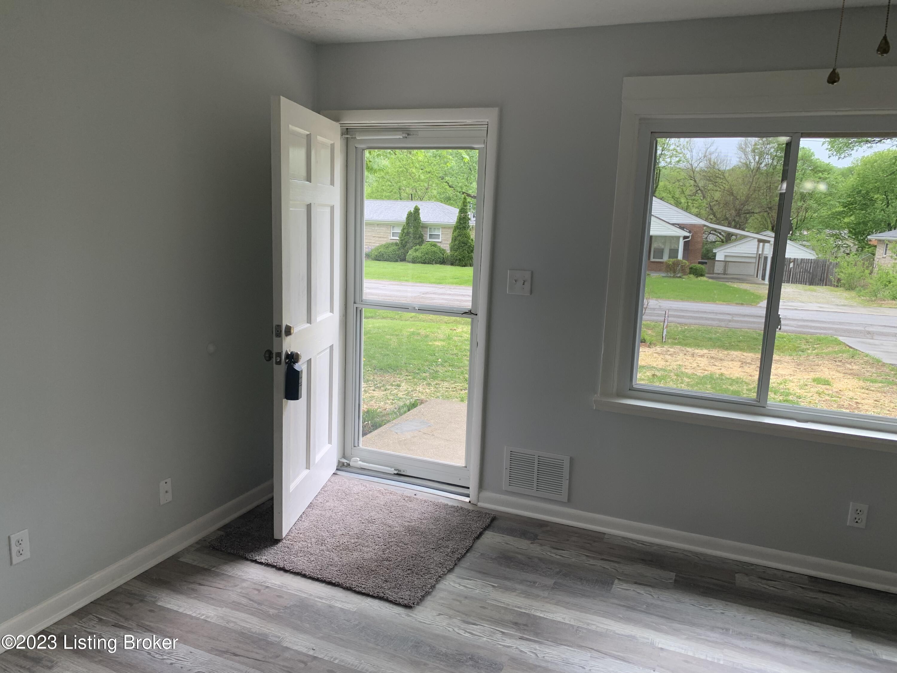 9713 Polaris Dr