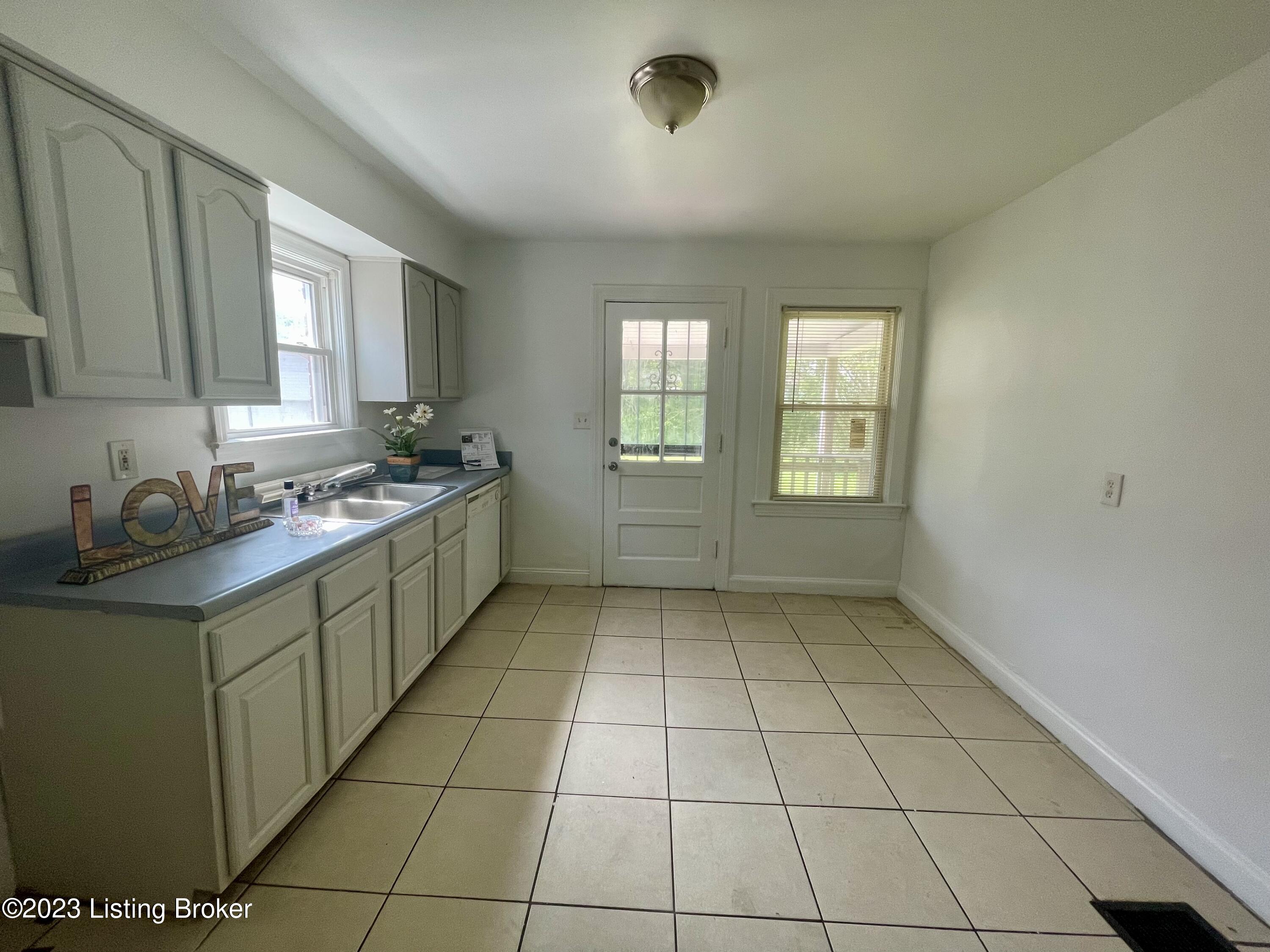 3514 Algonquin Pkwy
