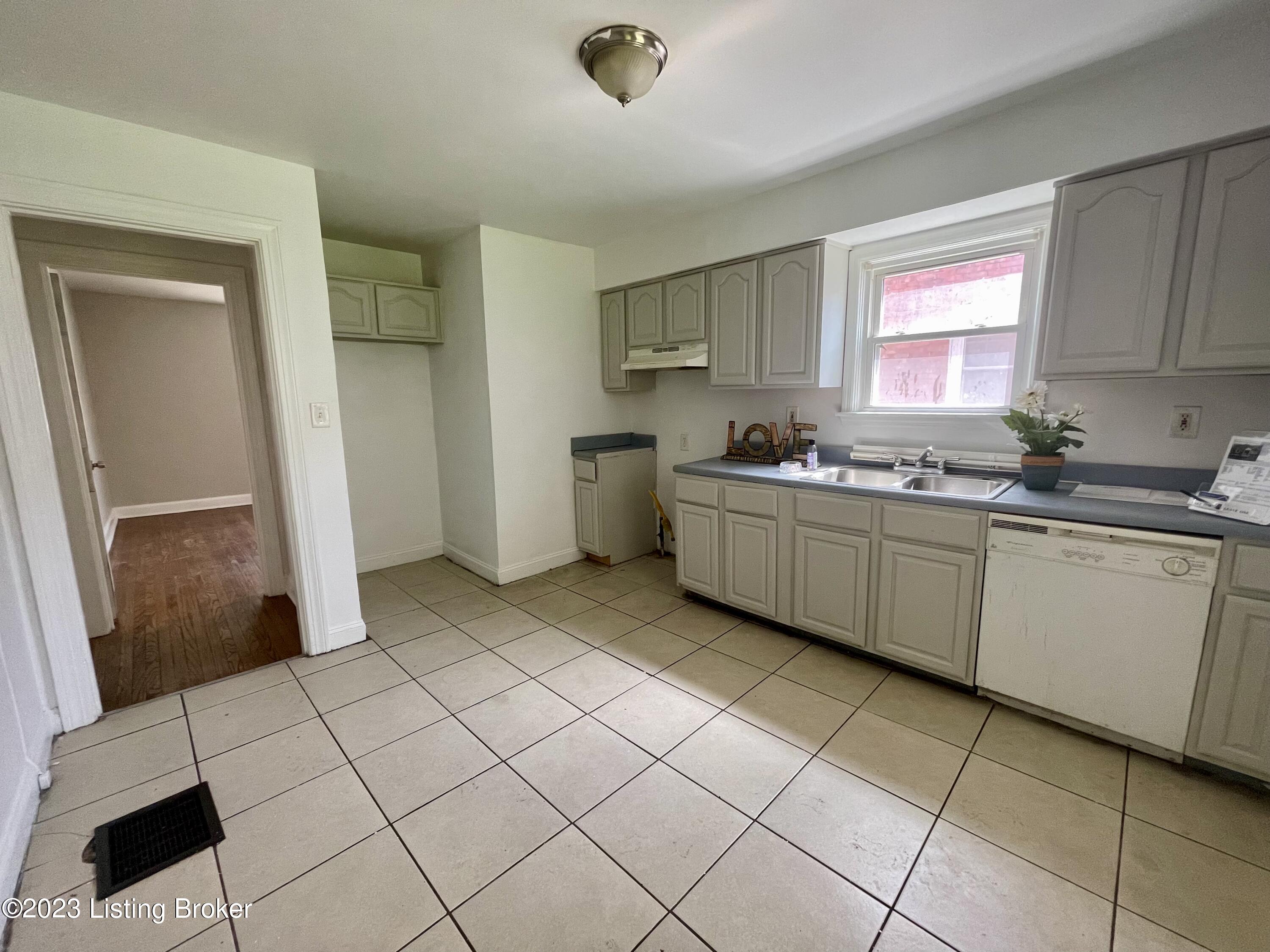 3514 Algonquin Pkwy