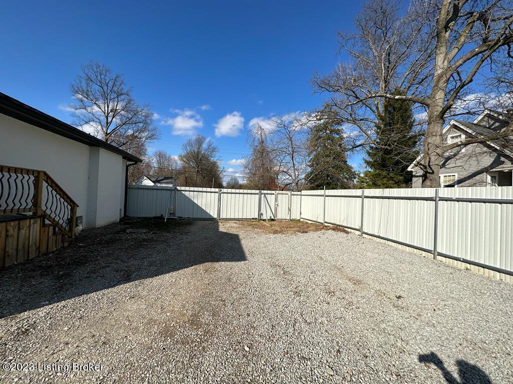 3112 S Crums Ln