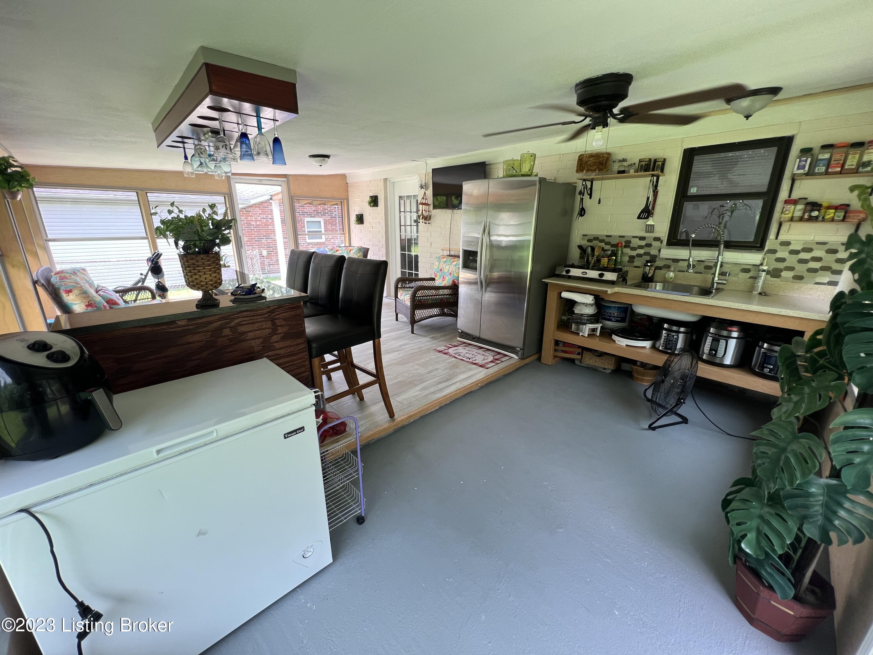 7803 Rochelle Rd
