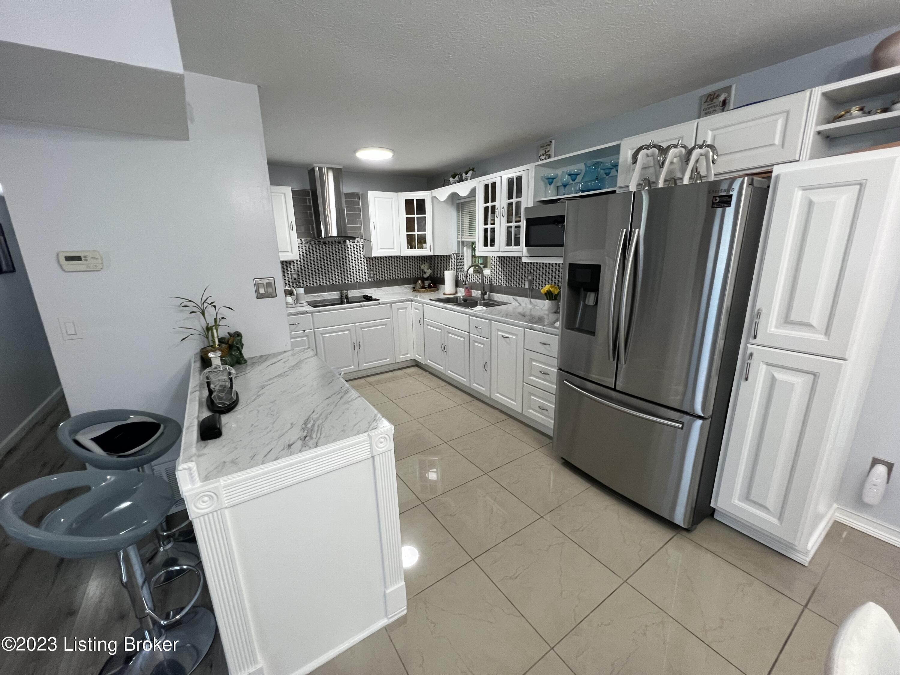 7803 Rochelle Rd