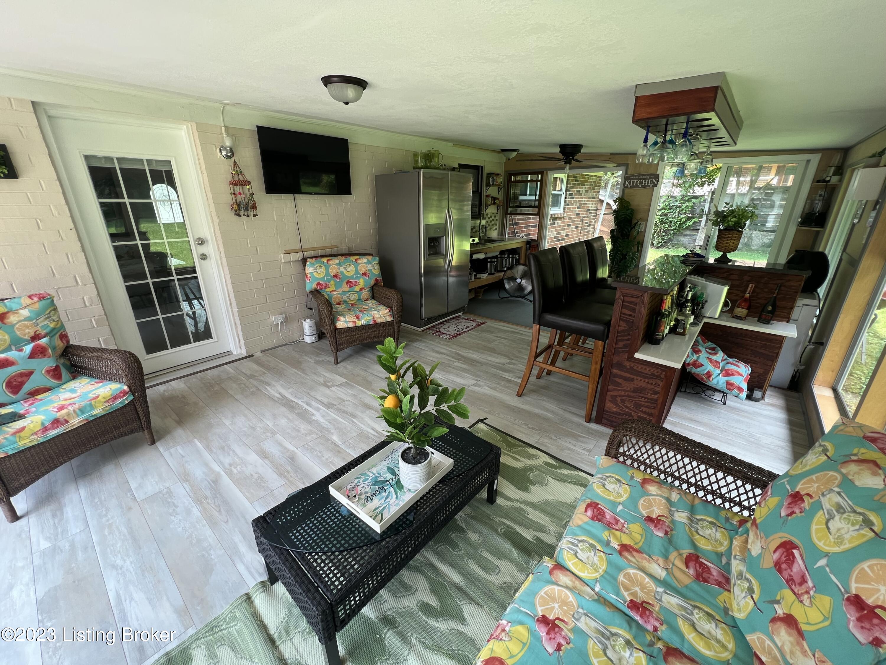 7803 Rochelle Rd