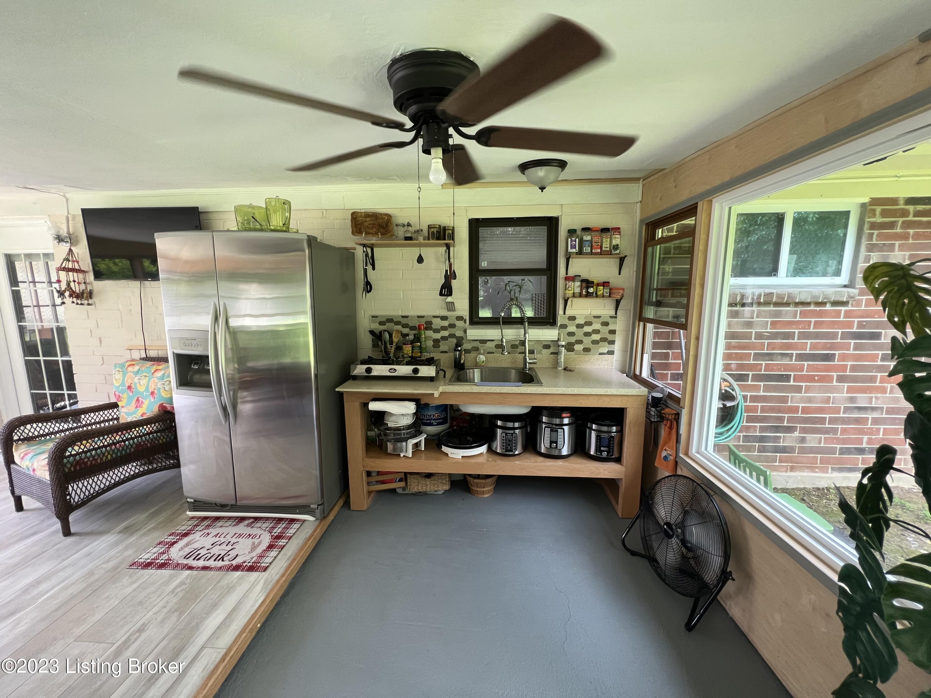 7803 Rochelle Rd