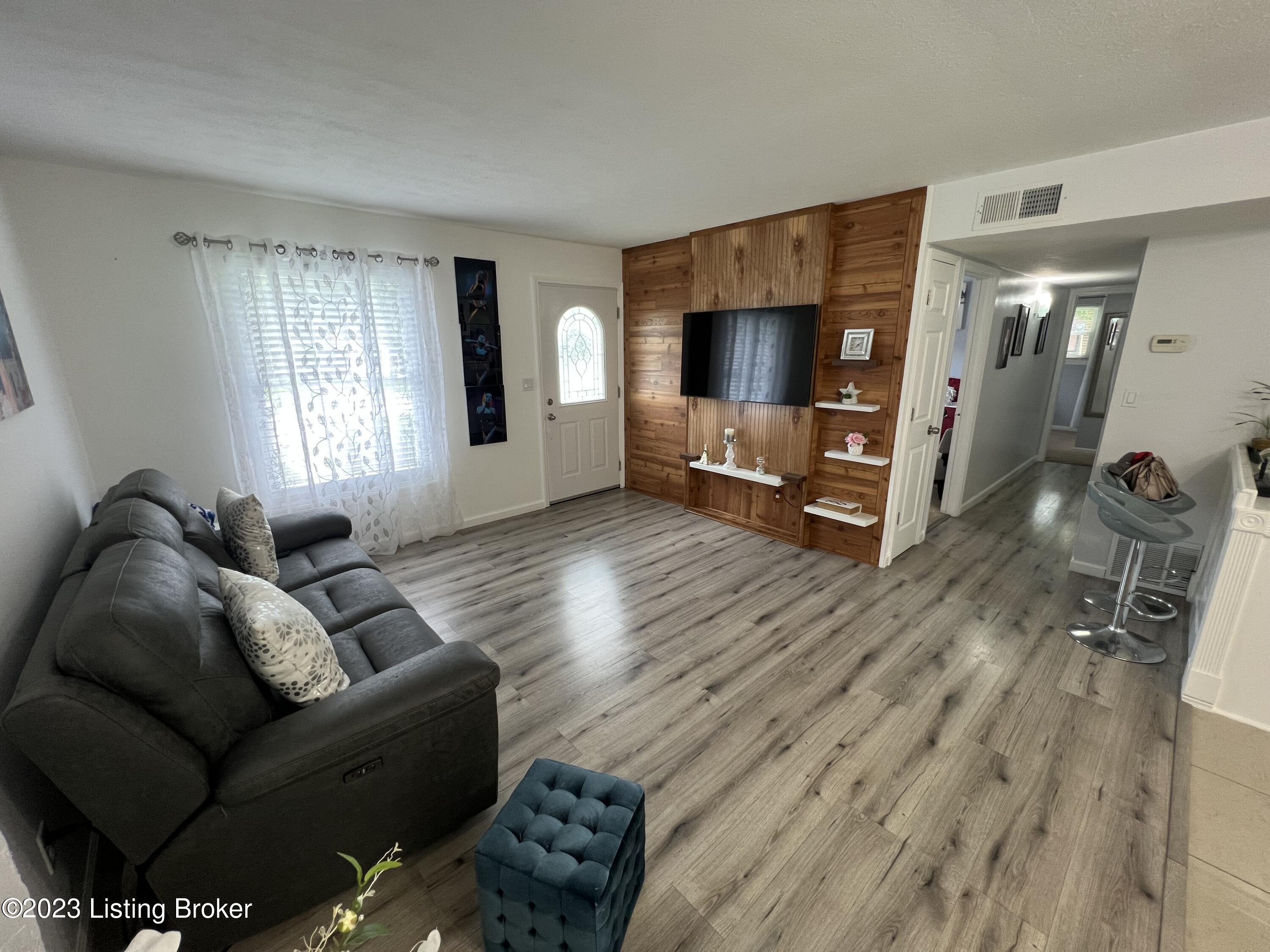 7803 Rochelle Rd