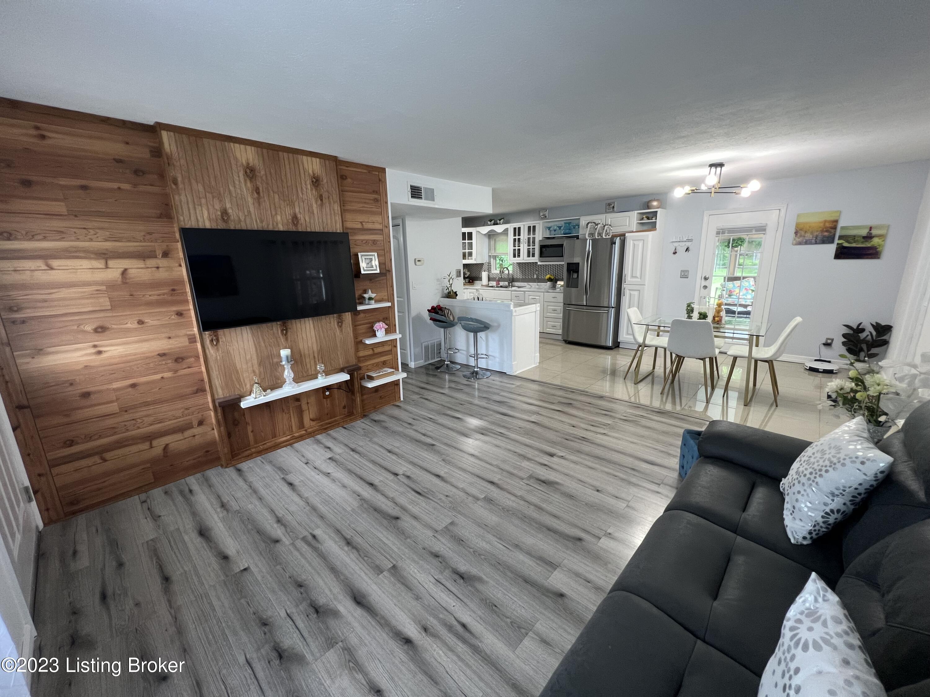 7803 Rochelle Rd