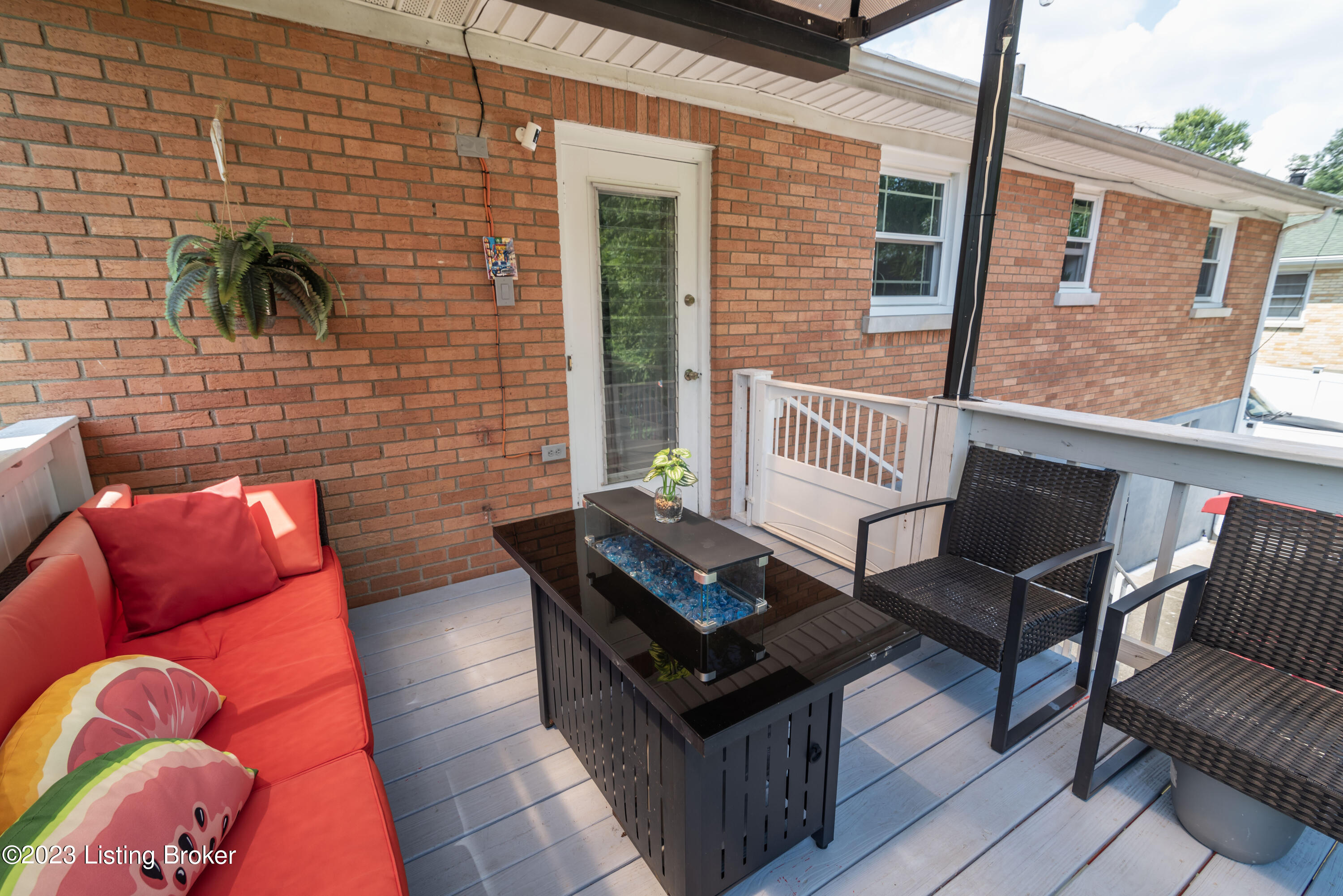 8220 Denise Dr