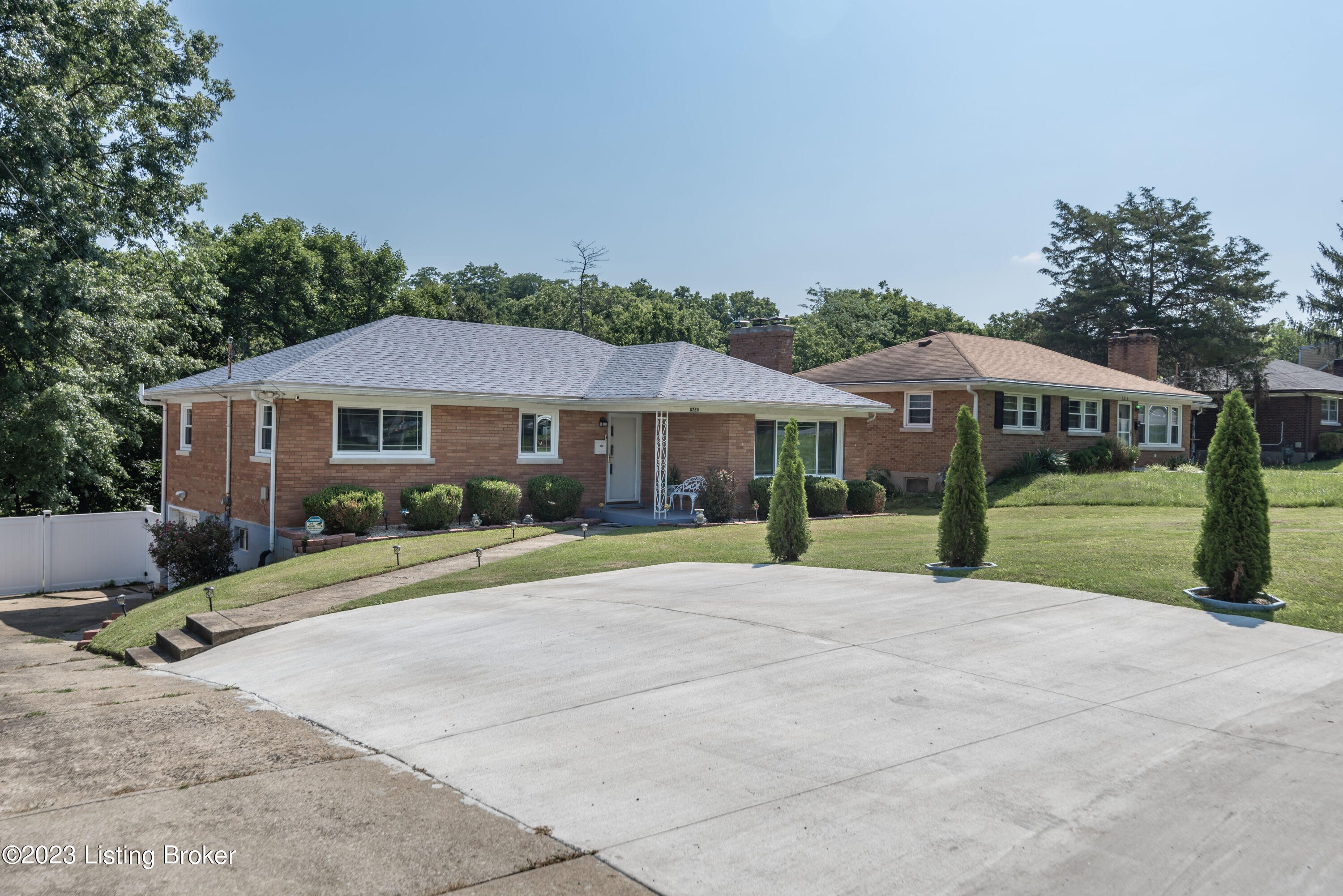 8220 Denise Dr