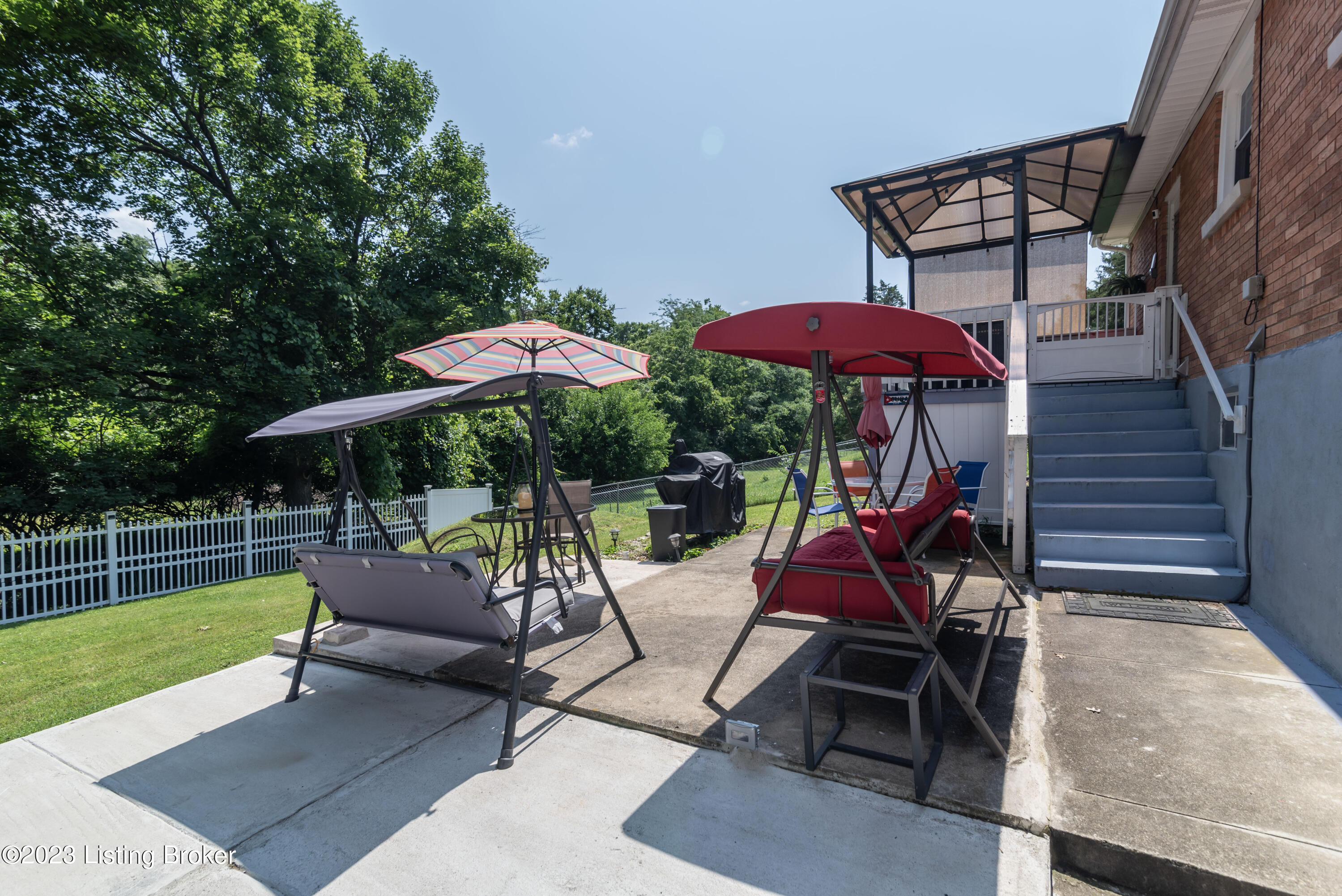 8220 Denise Dr