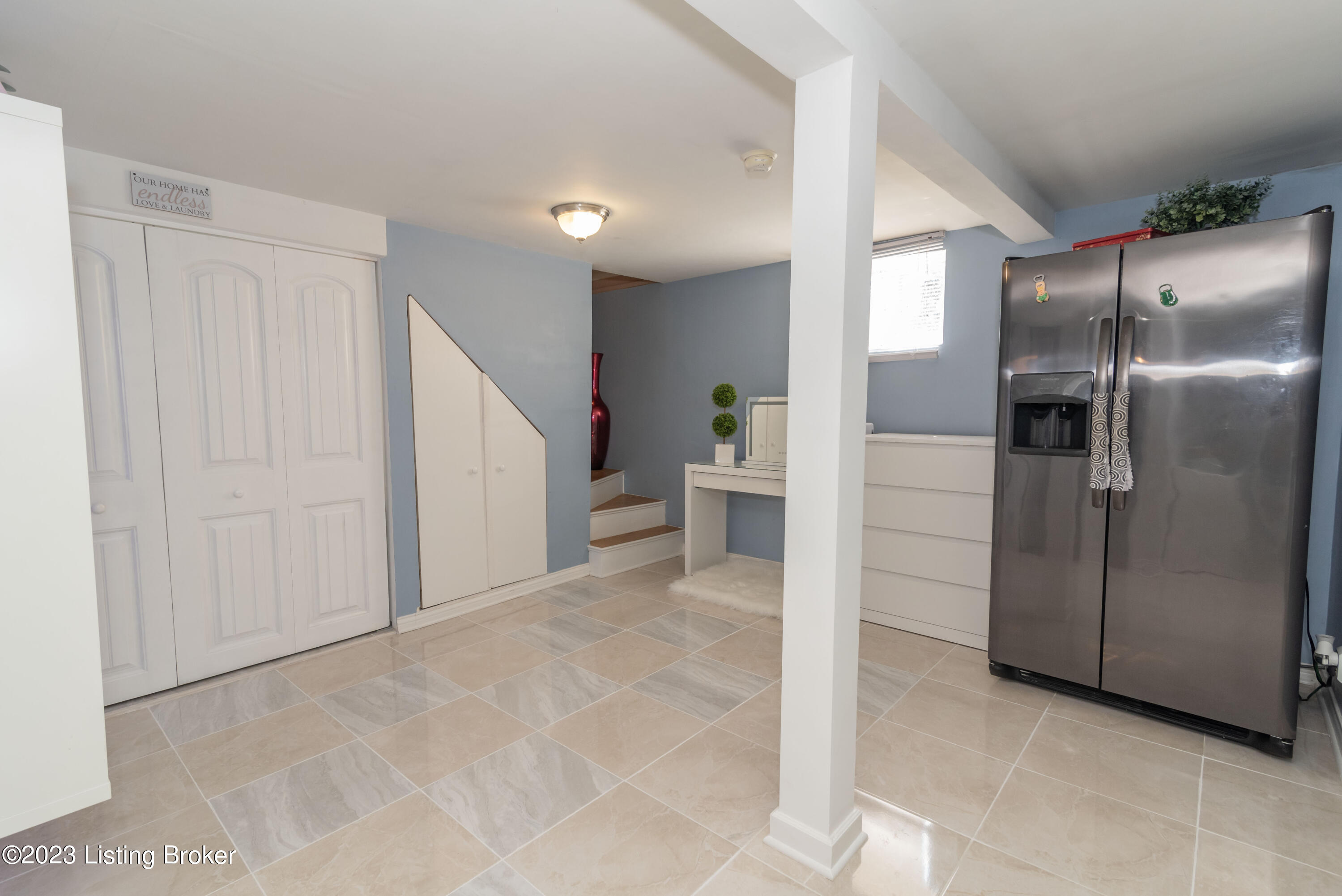 8220 Denise Dr