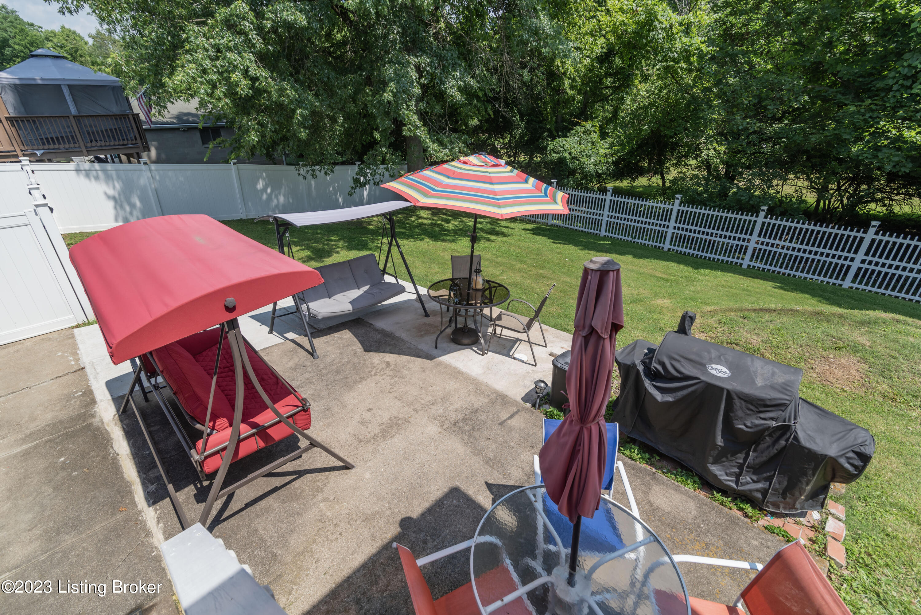 8220 Denise Dr