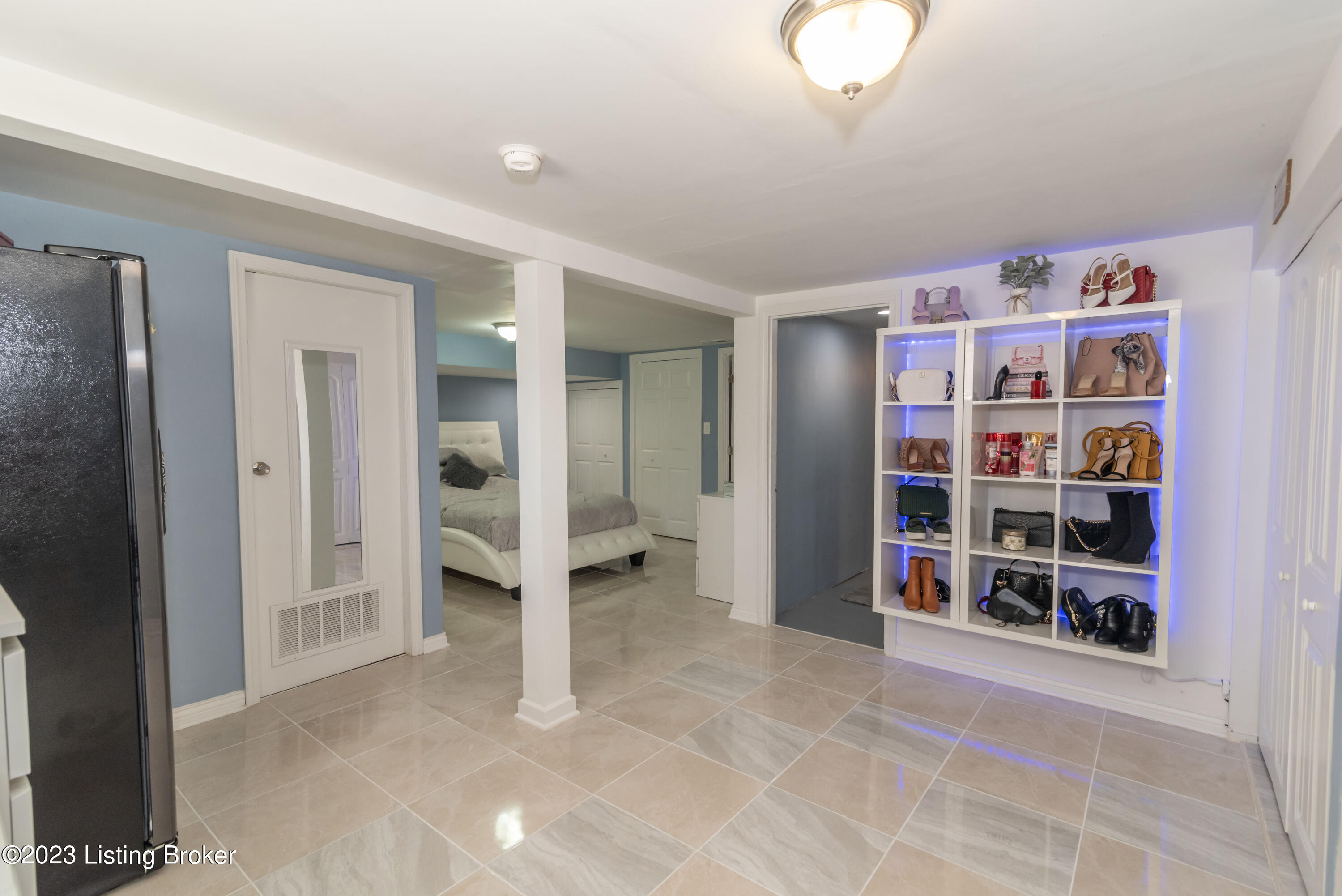 8220 Denise Dr