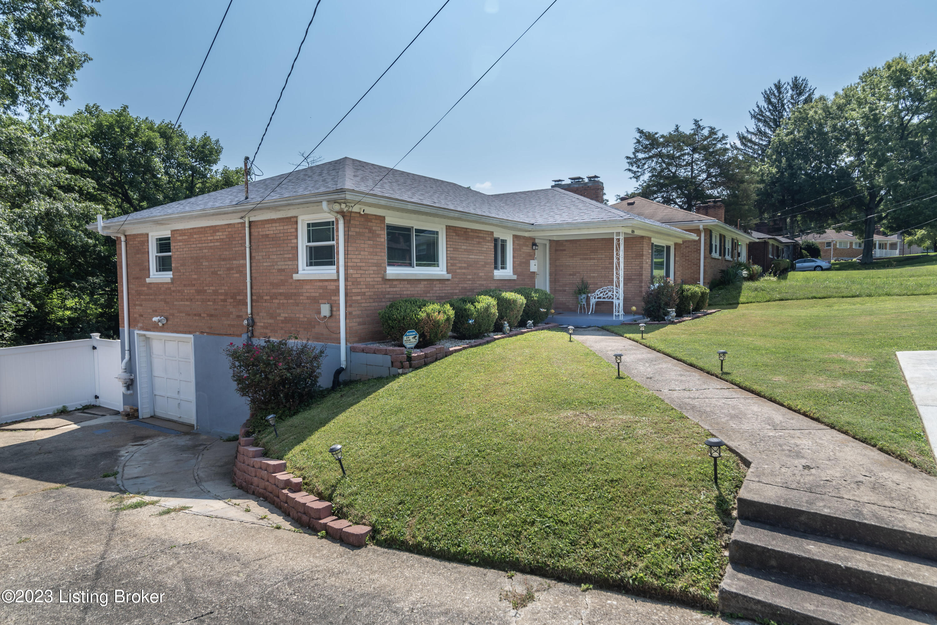 8220 Denise Dr