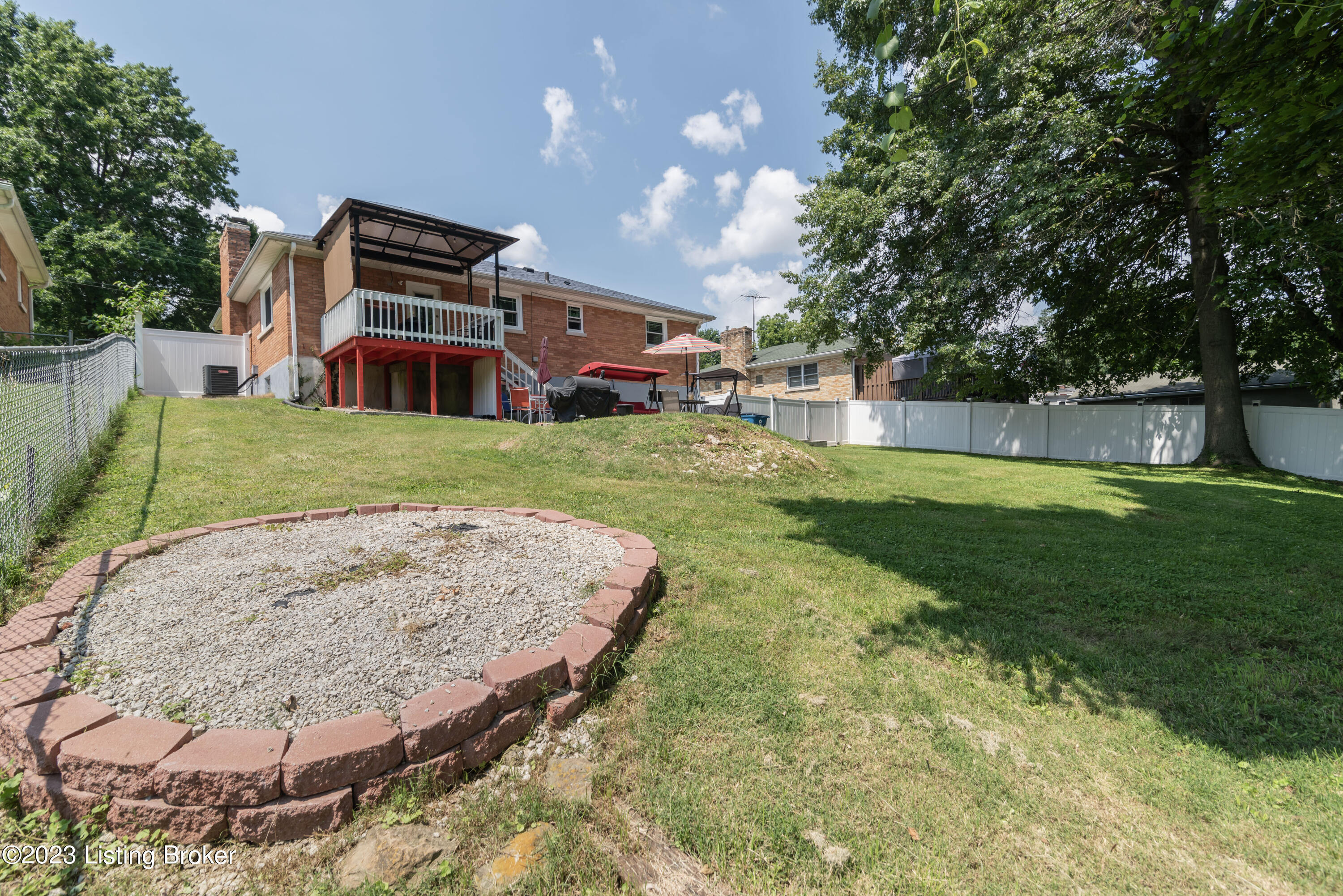 8220 Denise Dr