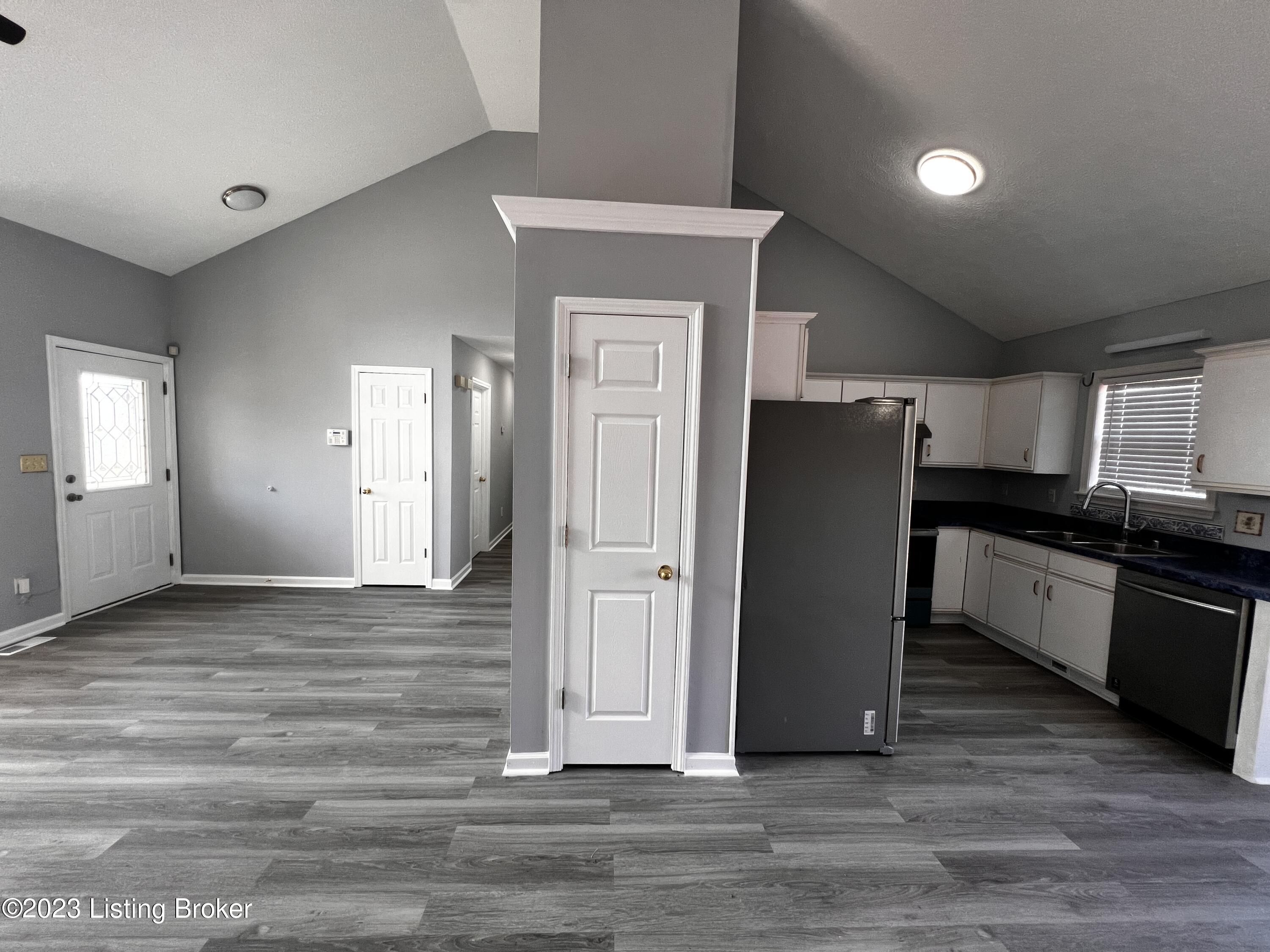 6907 Colrain Cir