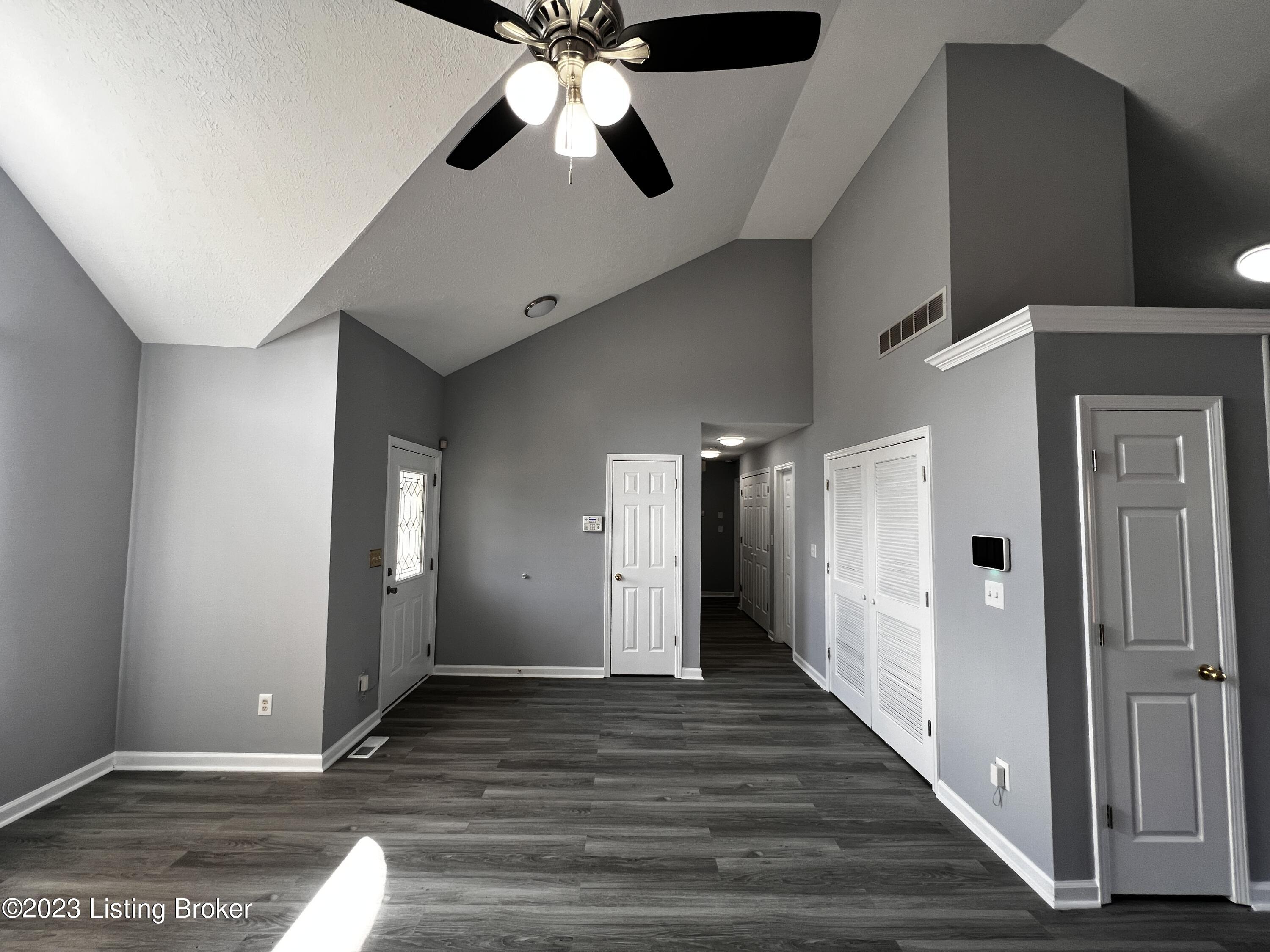 6907 Colrain Cir