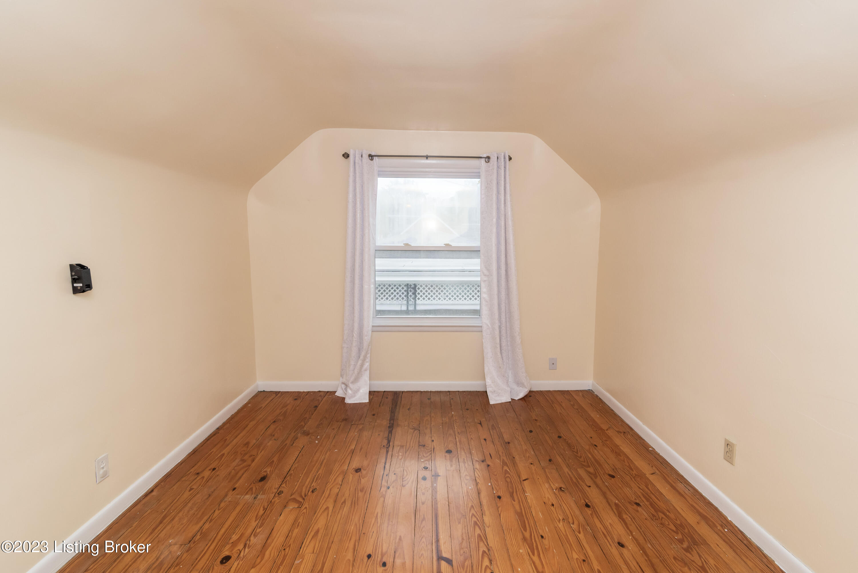1099 Forest View Dr
