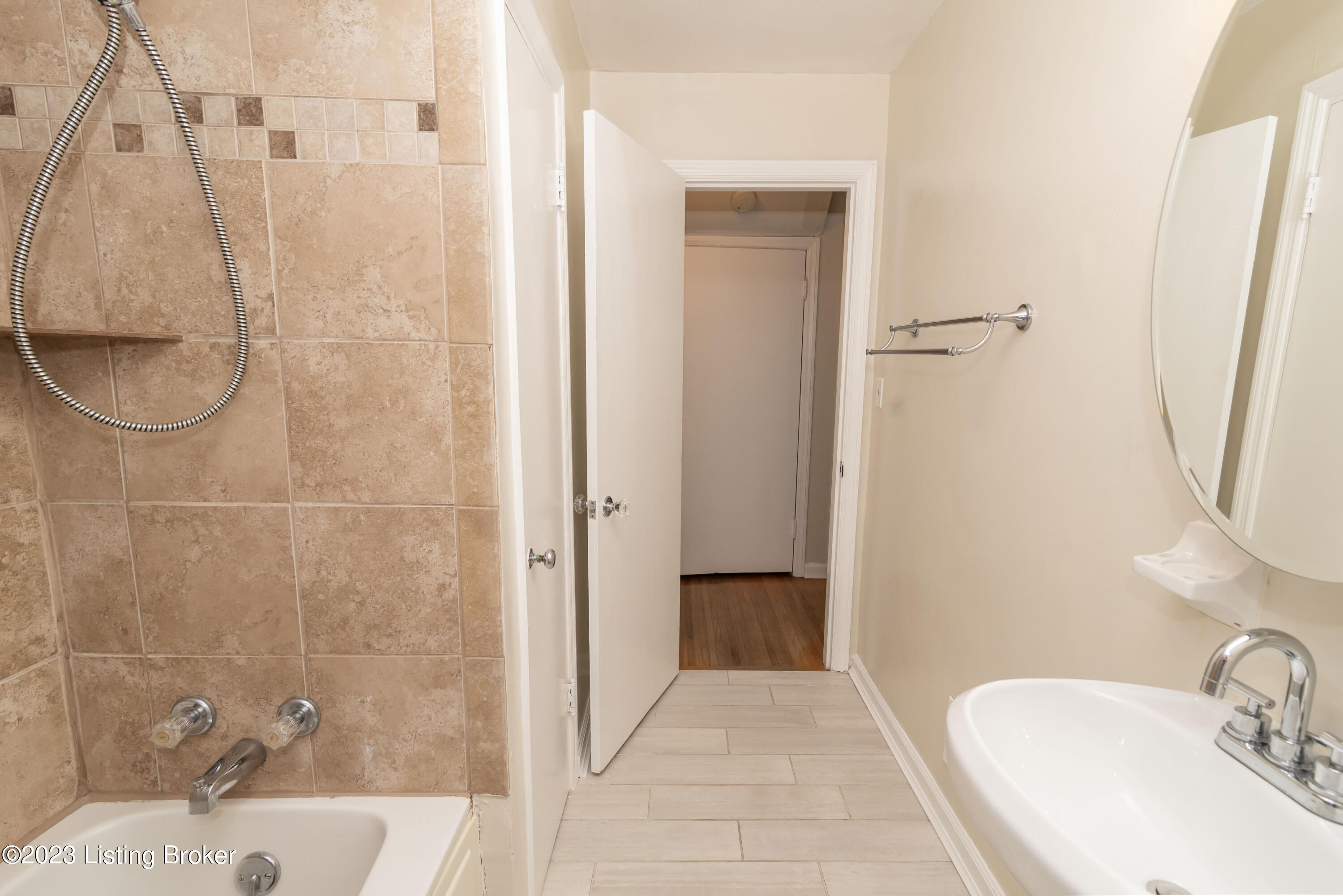1099 Forest View Dr