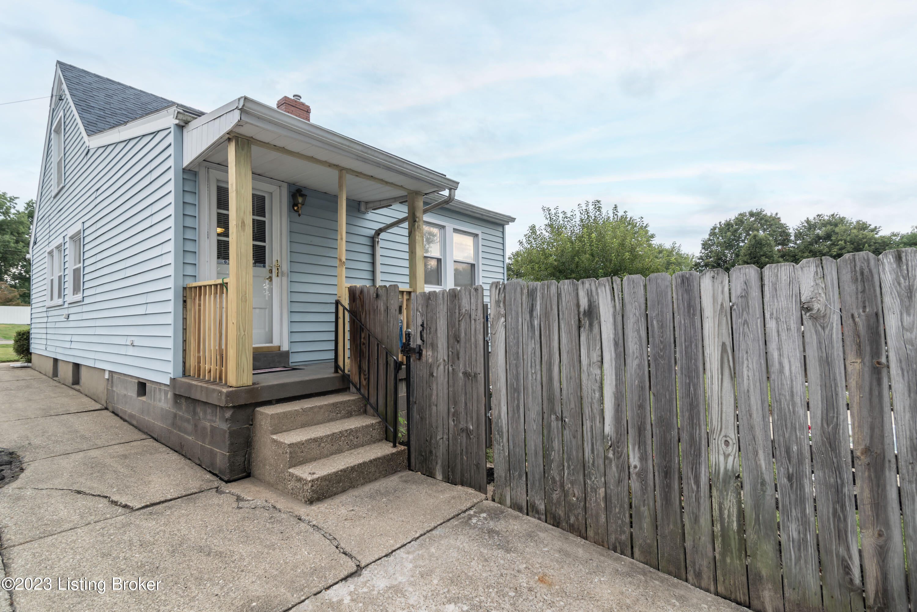 1099 Forest View Dr