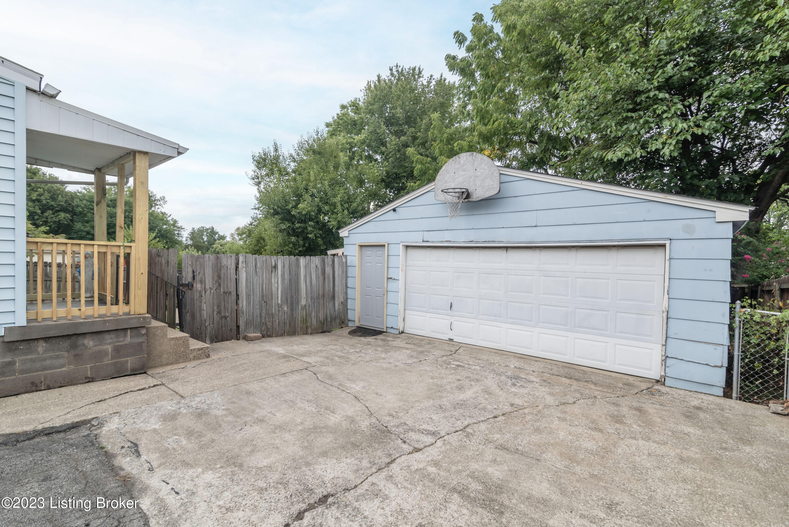 1099 Forest View Dr