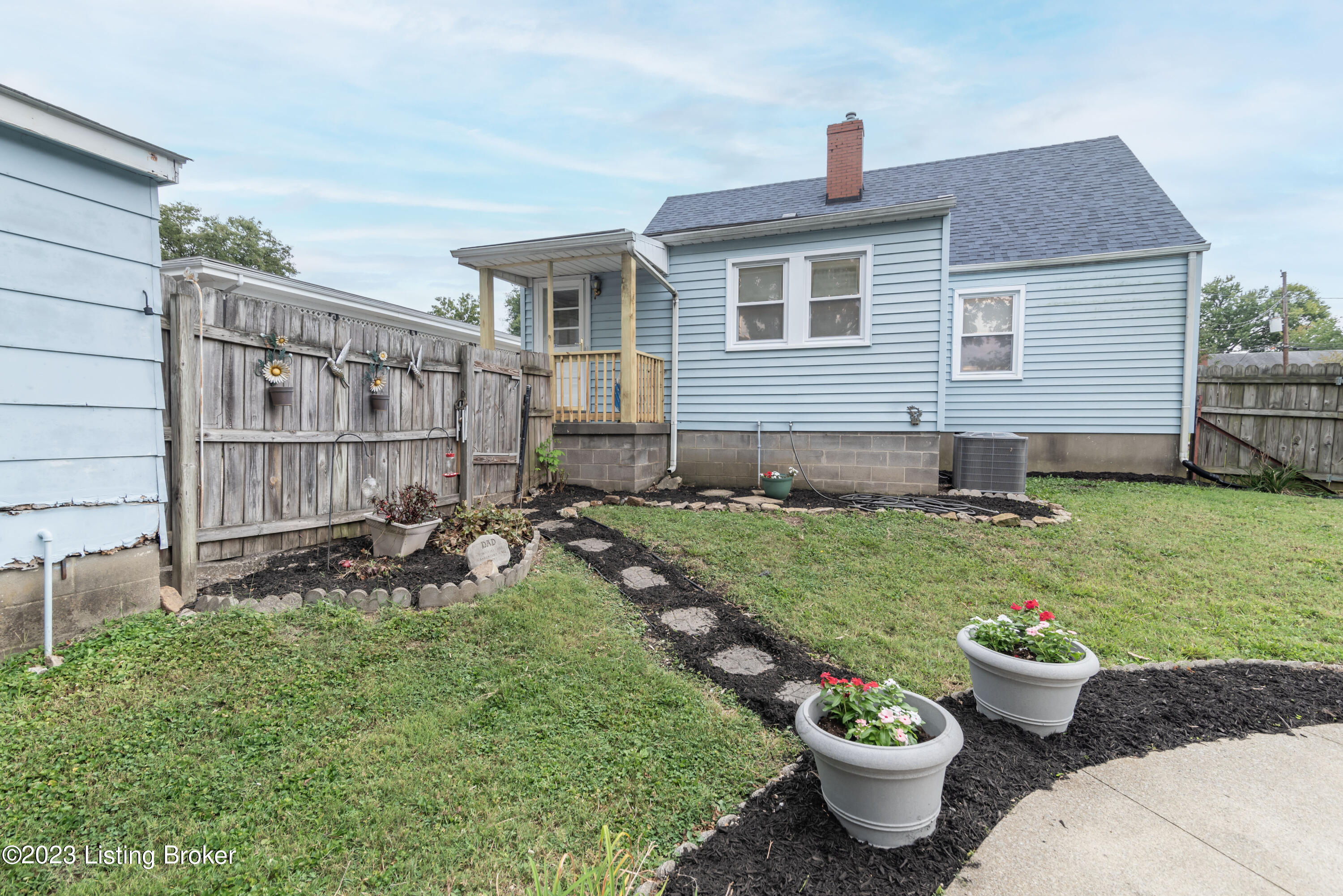 1099 Forest View Dr