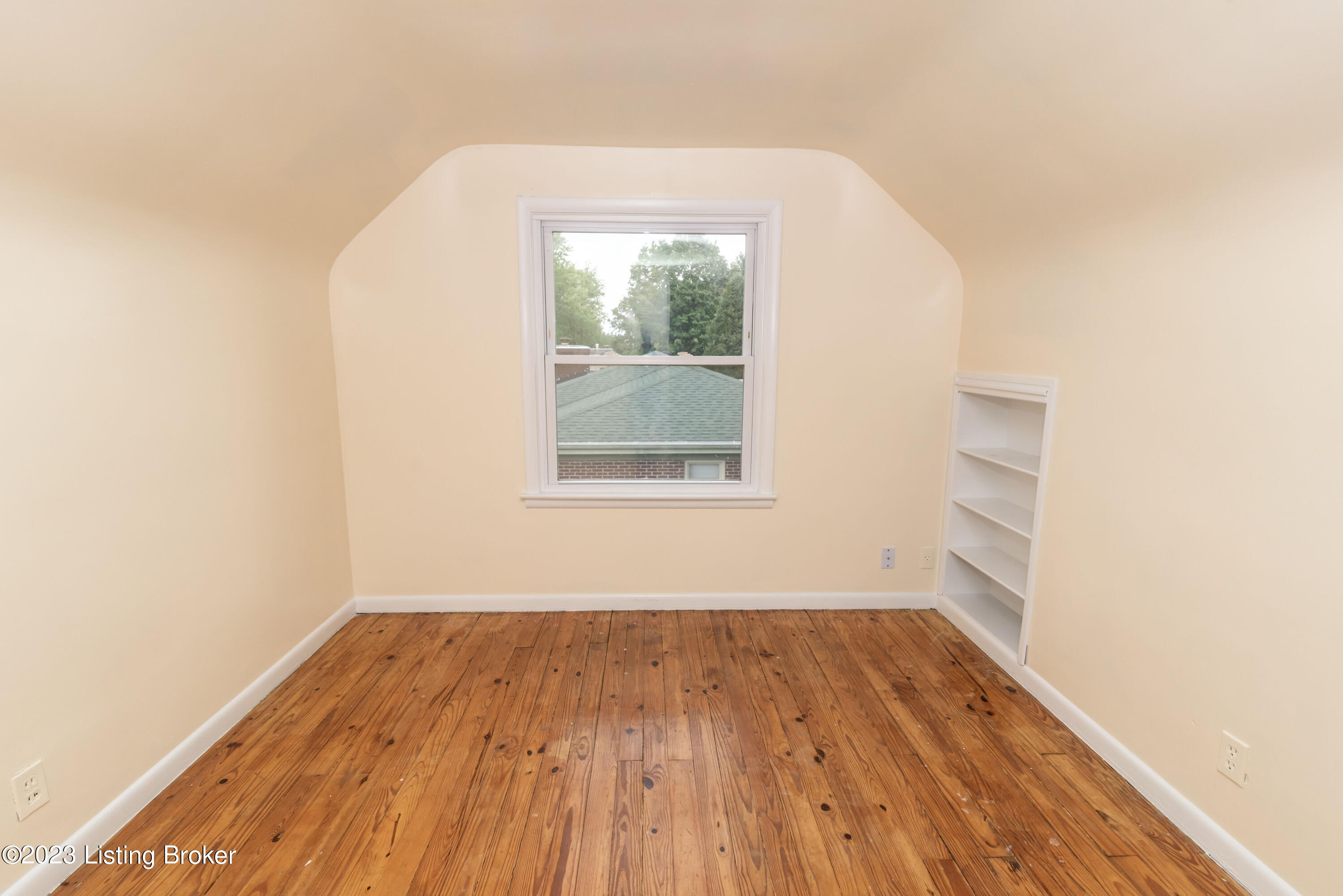1099 Forest View Dr